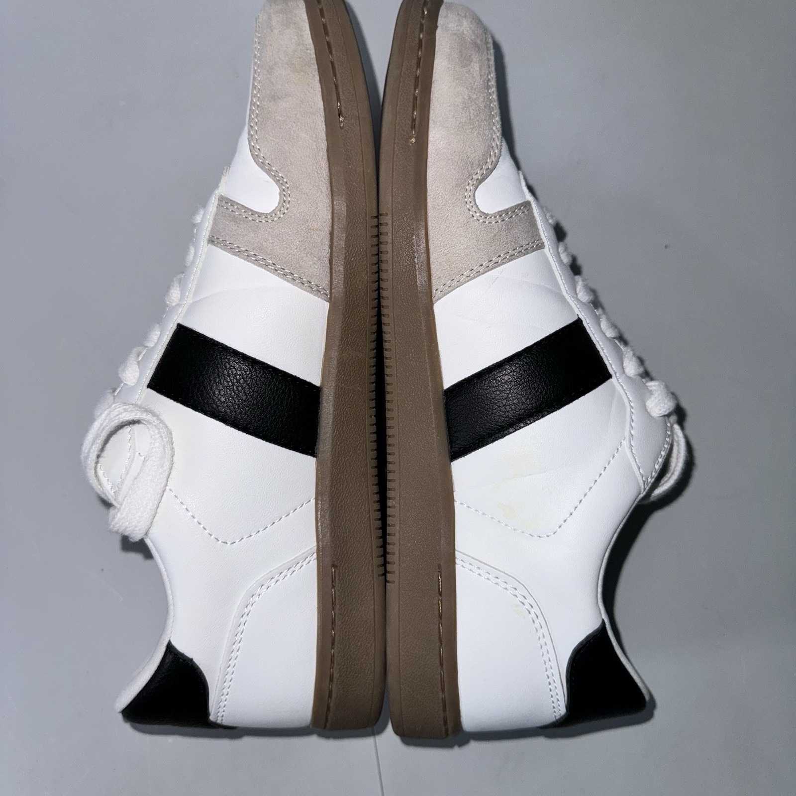Universal Thread Women’s 9 Nikita Fashion Sneakers White Black Athletic Shoe