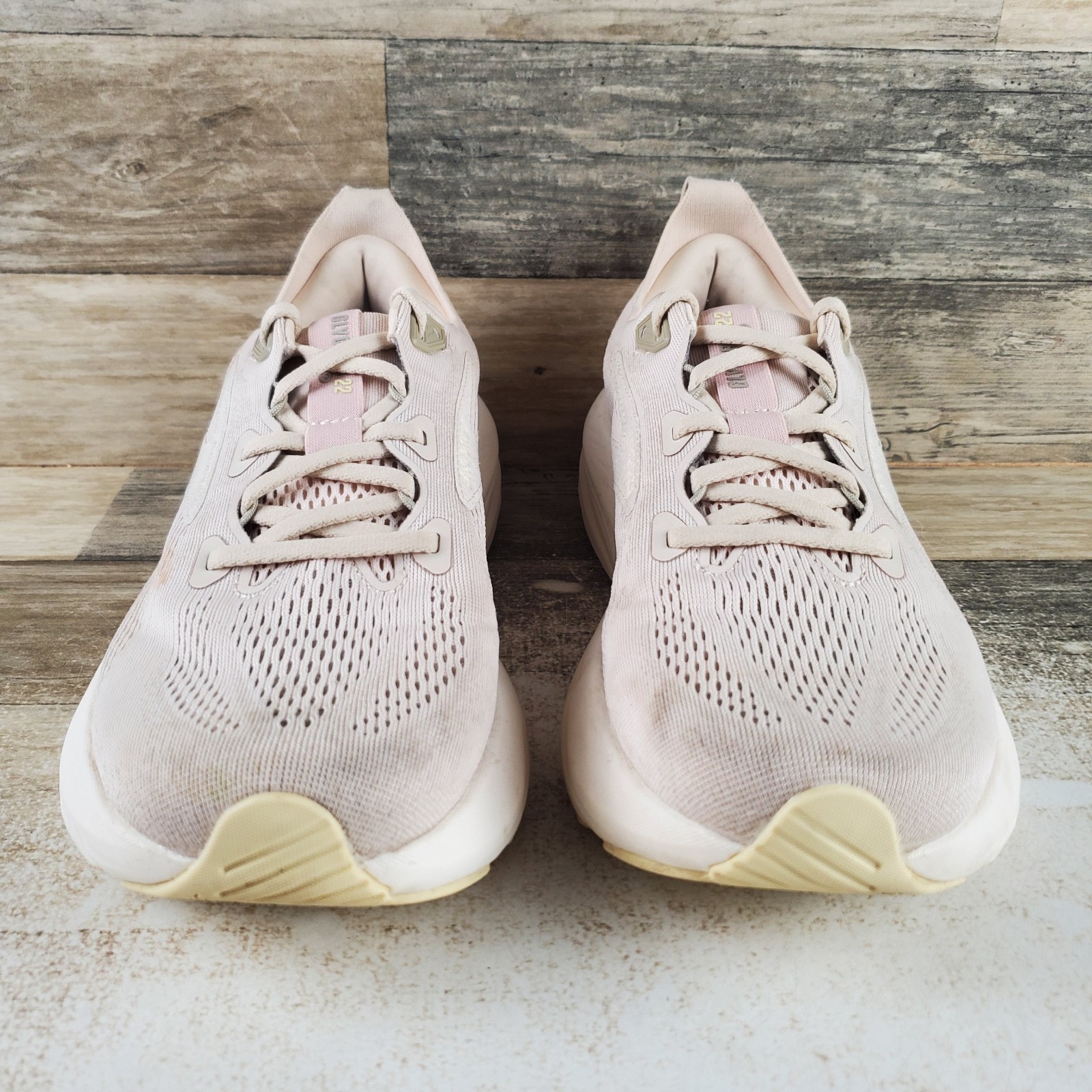 Brooks Glycerin 22 Womens Running Shoes Sz 9 B Almond Peach London Fog Sneakers