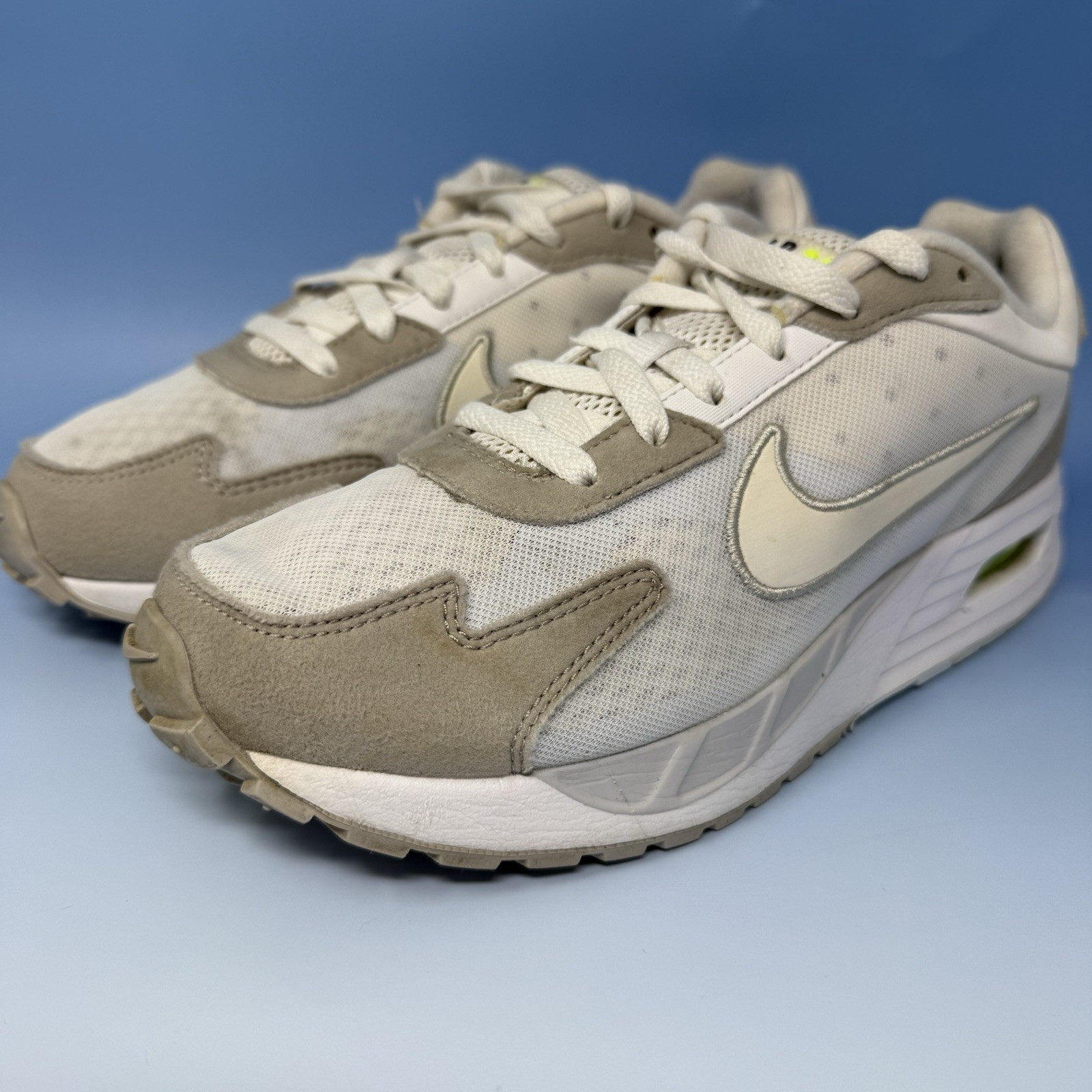 Nike Women’s White Mesh Air Max Solo Athletic Shoes Sneeakers Sz 8.5 M