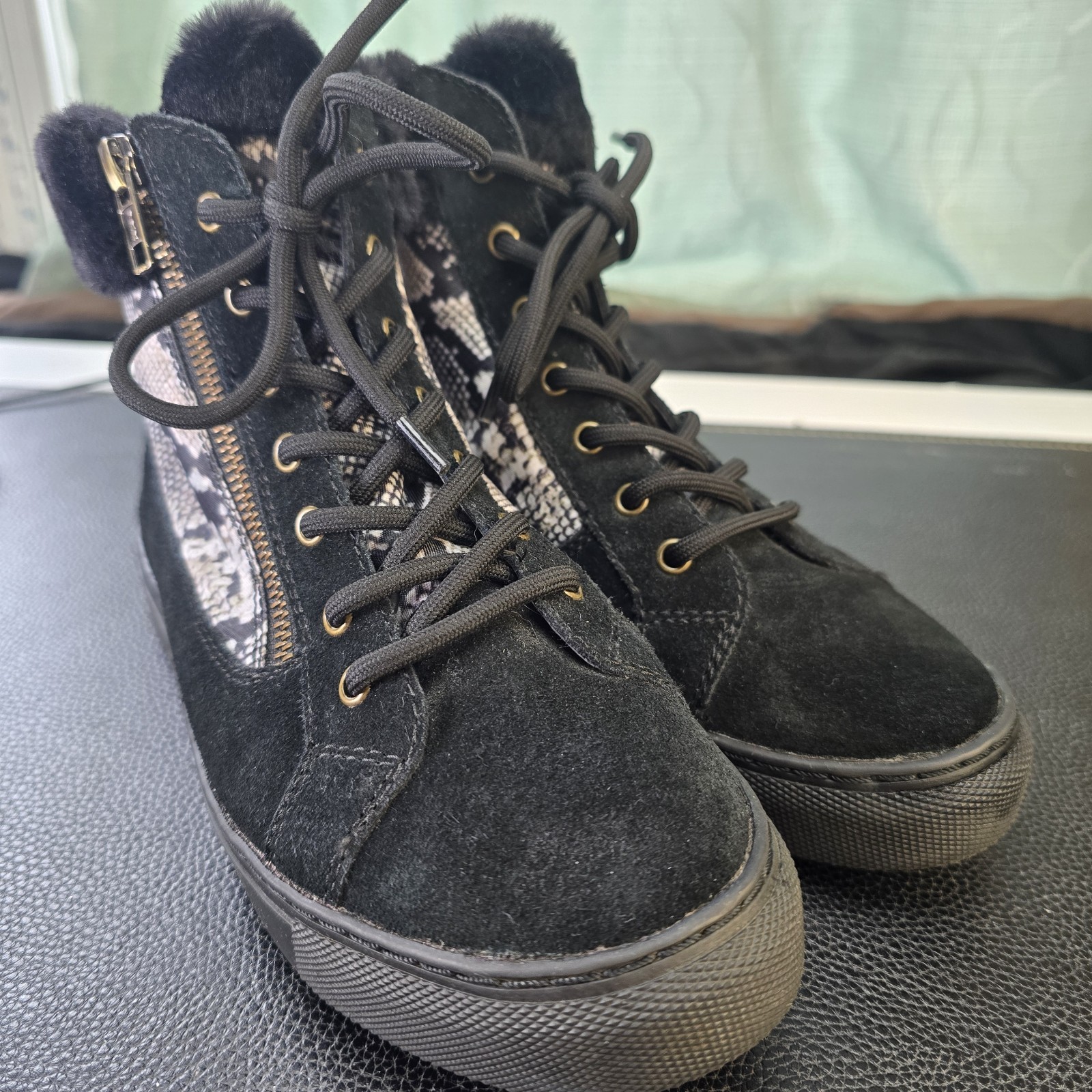 Cougar Ankle Boots Suede & Leather Waterproof Dubliner Booties Womens Size 6