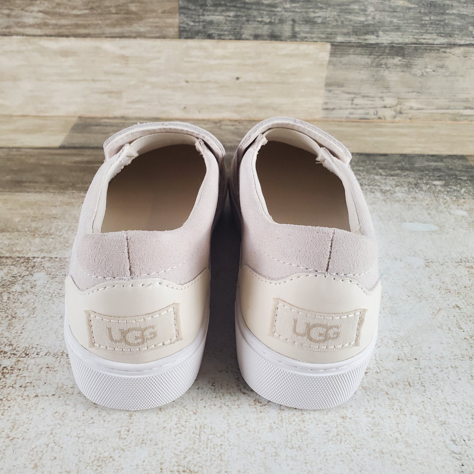 UGG Zilo Womens Shoes Sz 7 Beige Suede Comfort Low Top Round Toe Slip On Sneaker