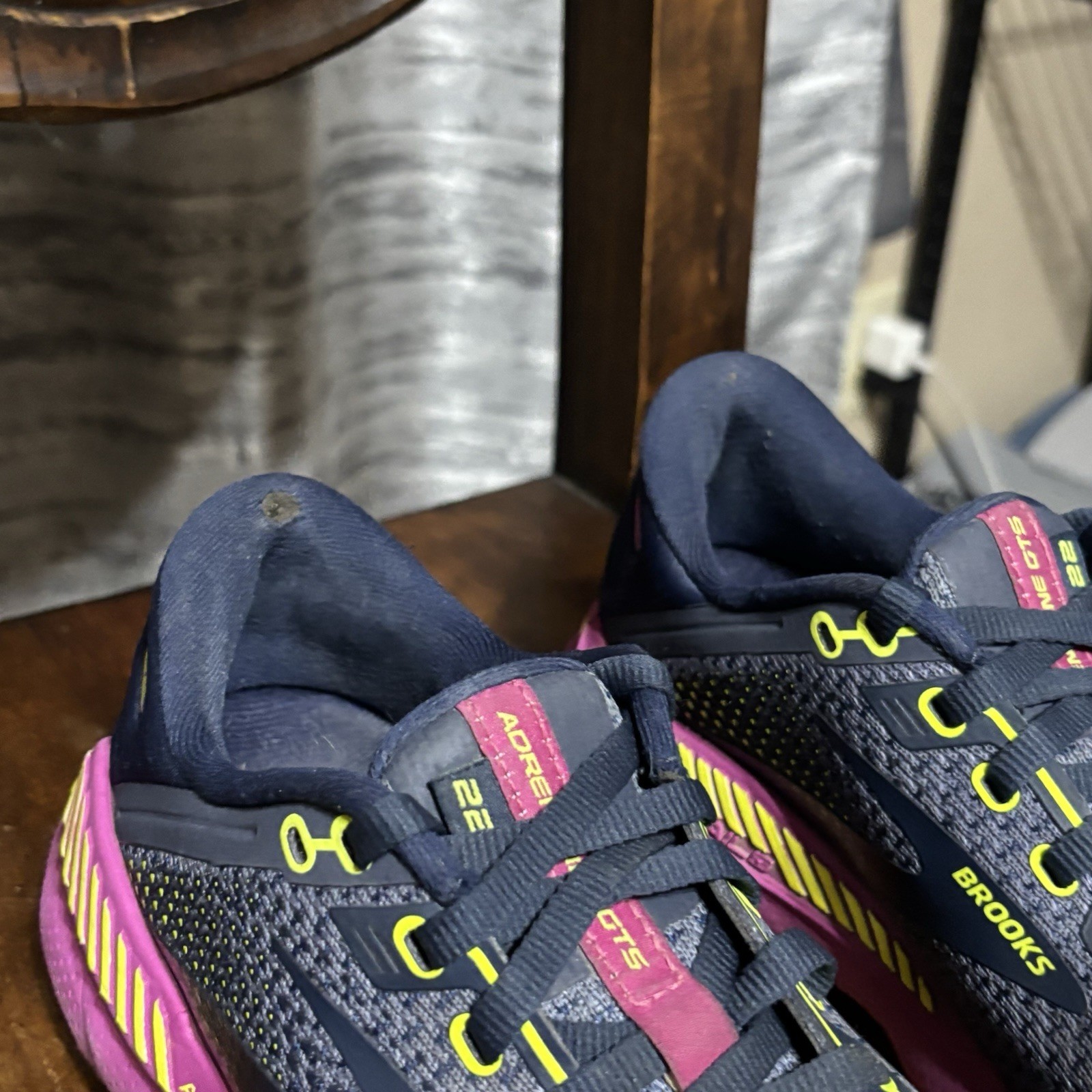 Brooks Adrenaline GTS 22 Womens Shoe Sz 7.5 B Running Nightshadow Viola Sneaker