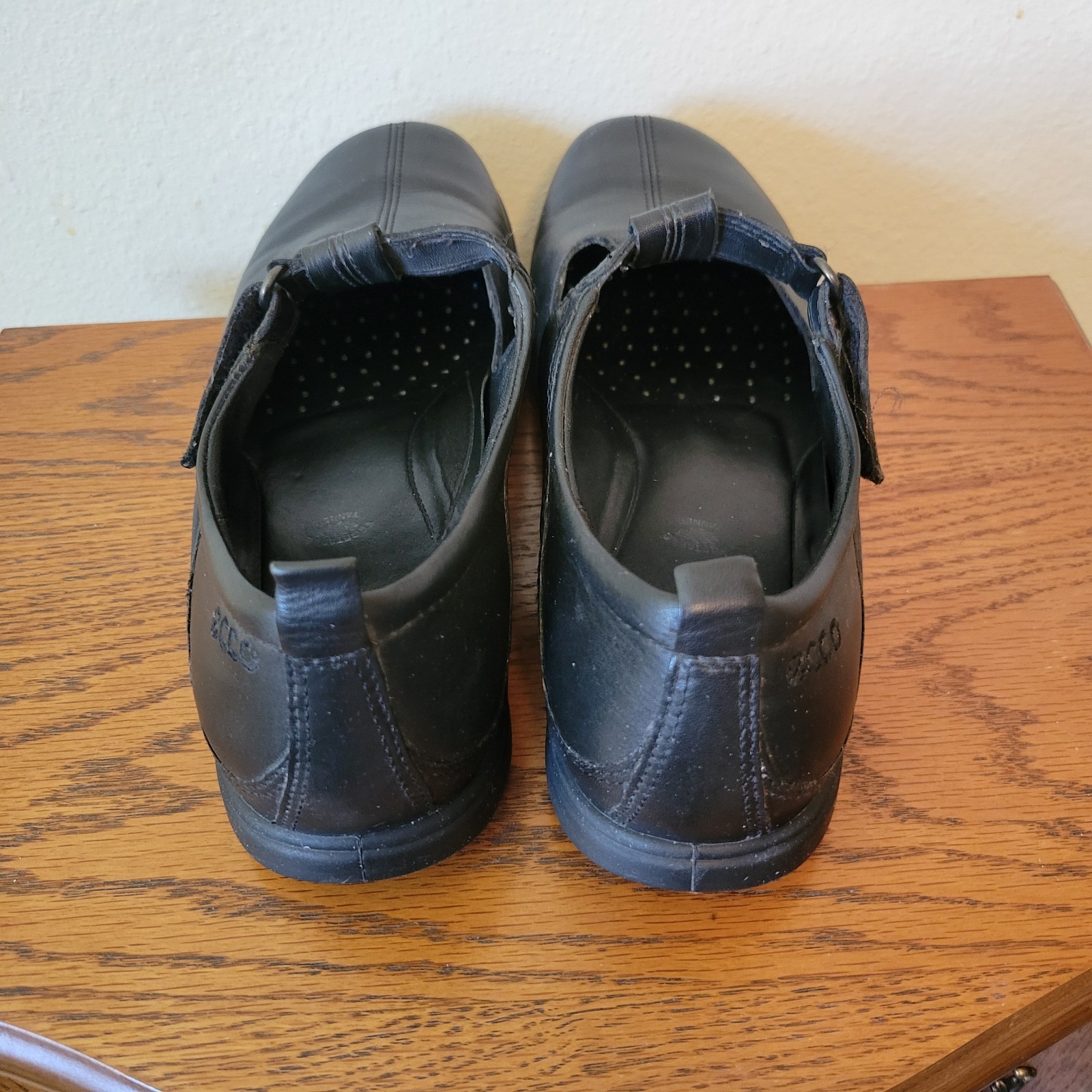 ECCO Womens Sz 8 Black Leather T Strap Mary Jane Comfort Loafers Flat Shoes