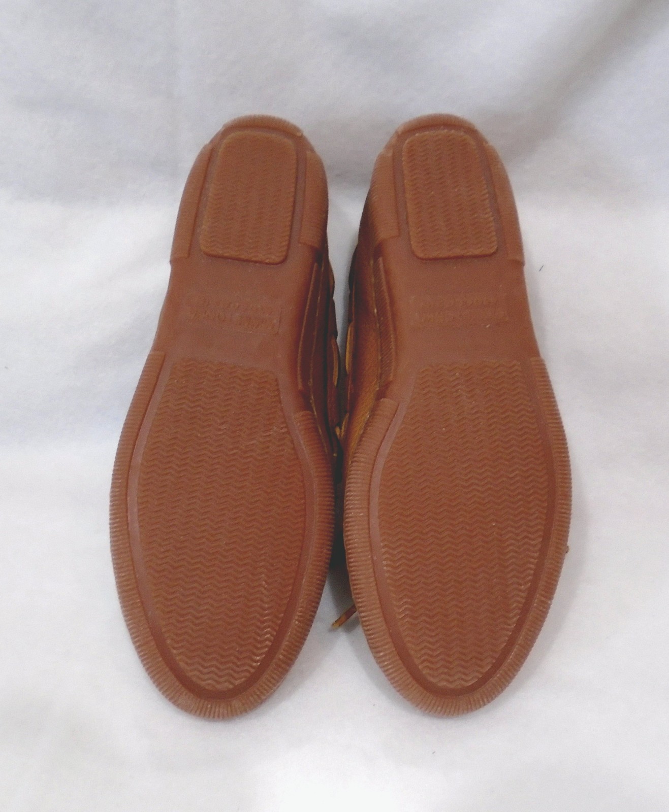 new MINNETONKA Moosehide Classic Mocassins Natural – never worn/no box
