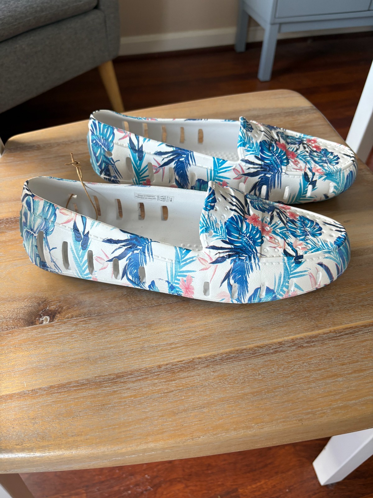 Floafers Women’s Loafer Water Shoe Floral Blue – SIZE: 10 – READ BELOW