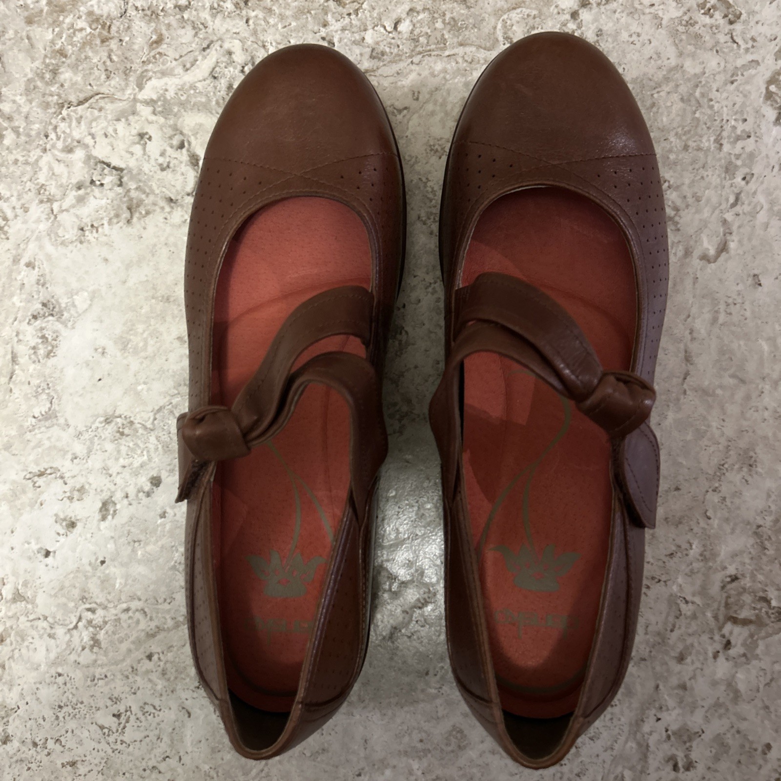 Dansko Leather Mary Janes Deidra Knot Brown Cognac Hook Loop Sz 39/8.5 NWOB