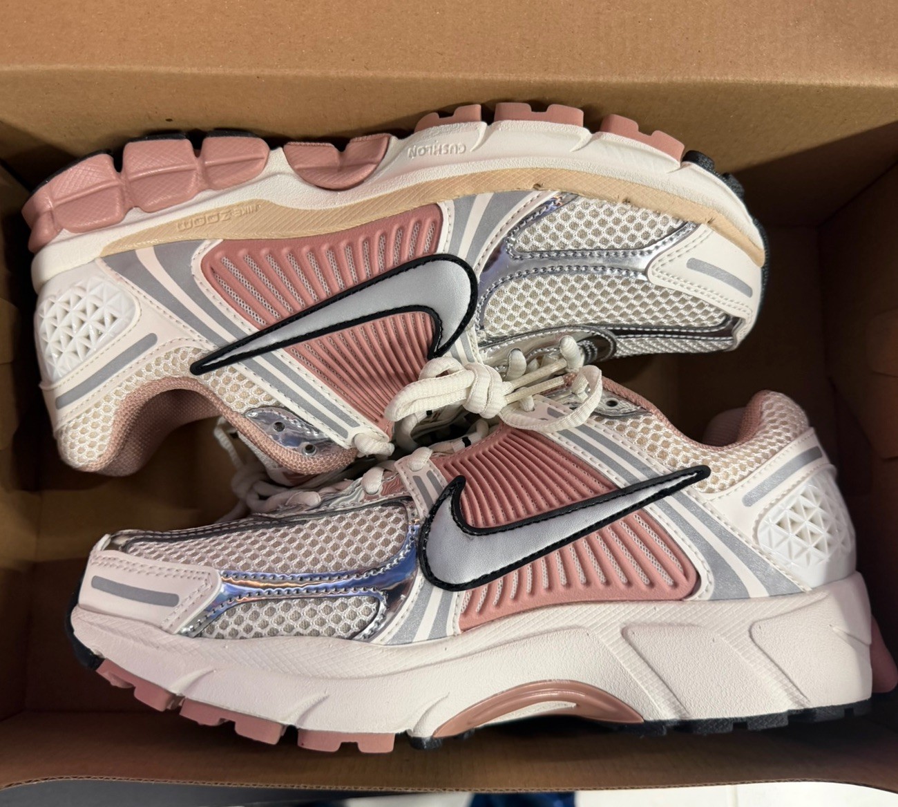 Nike Zoom Vomero 5 Women’s Shoes (Sail/Pearl White/Particle Pink/Sail) Sz 7.5 W