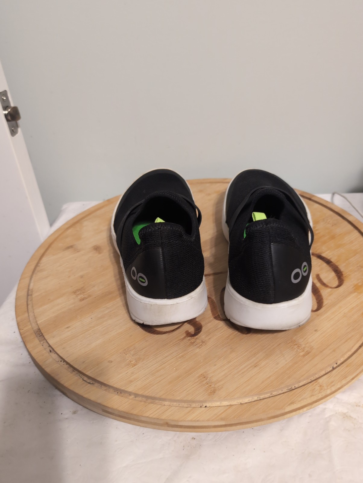 Oofos Oomg Low Women’s Sneakers Size 9 Black Comfort Slip On Shoes Blacks A2