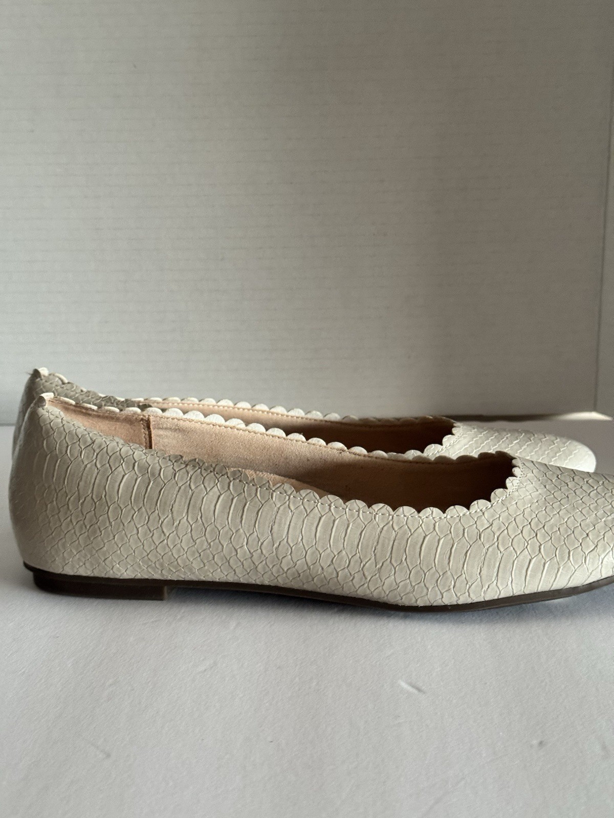 VIONIC Julieta Comfort Loafers Size 9.5 CREAM Snake Print Orthotic Ballet Shoe
