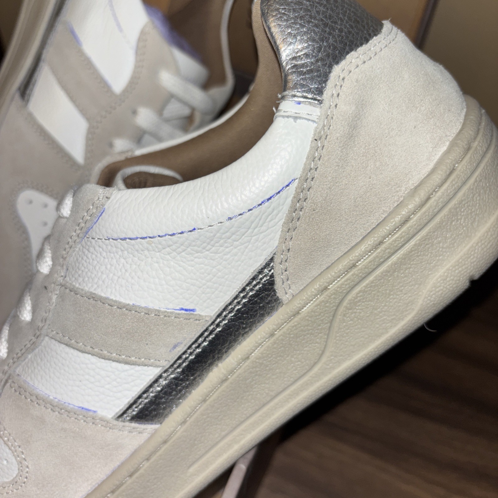 NIB Crown Vintage Tate Women 10 Leather Lace Up Sneakers White Gray Silver 41.5