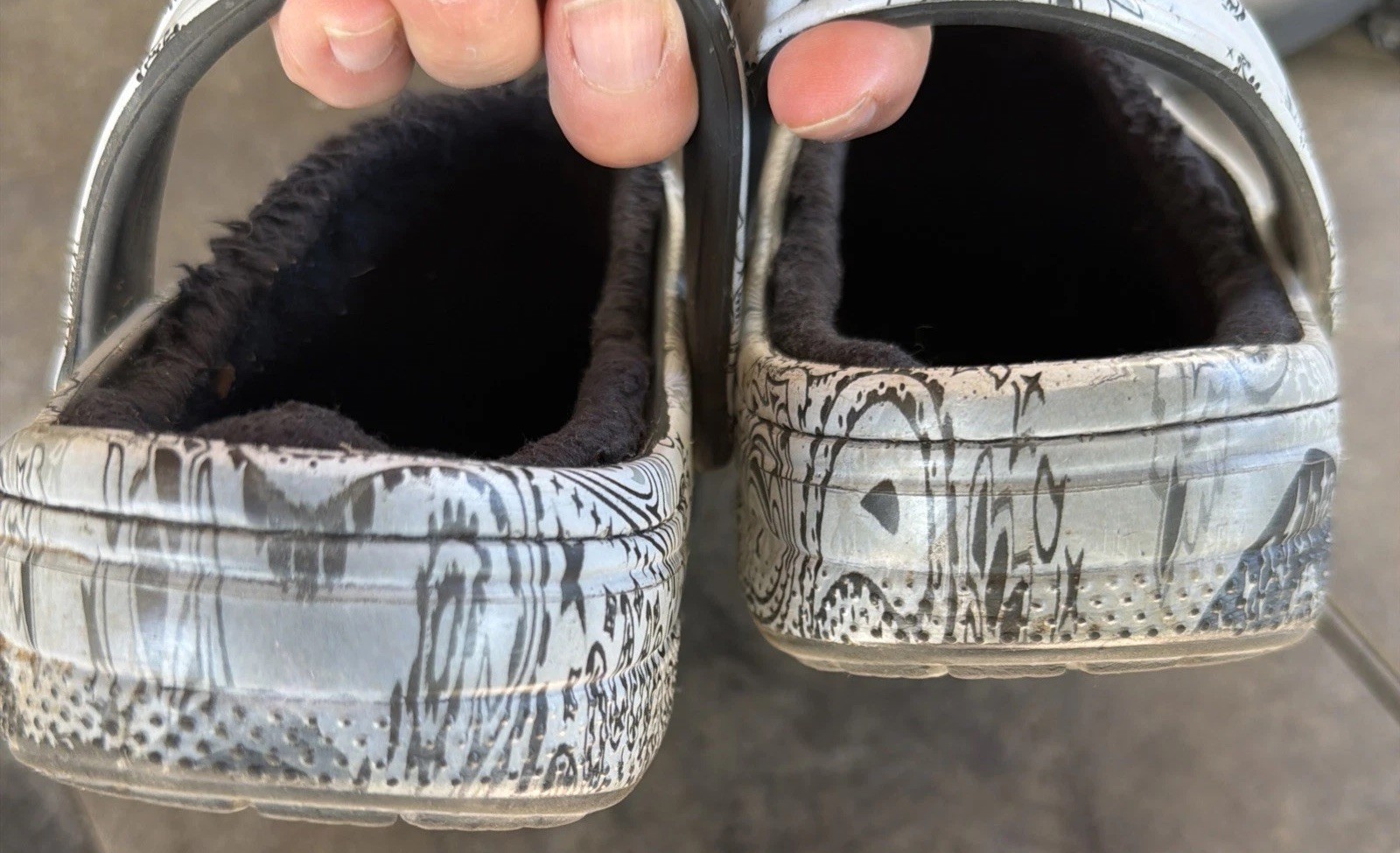 CROCS Baya Bandana pPaisley Printed Clog Shoe Unisex M6 W8 Black Gray