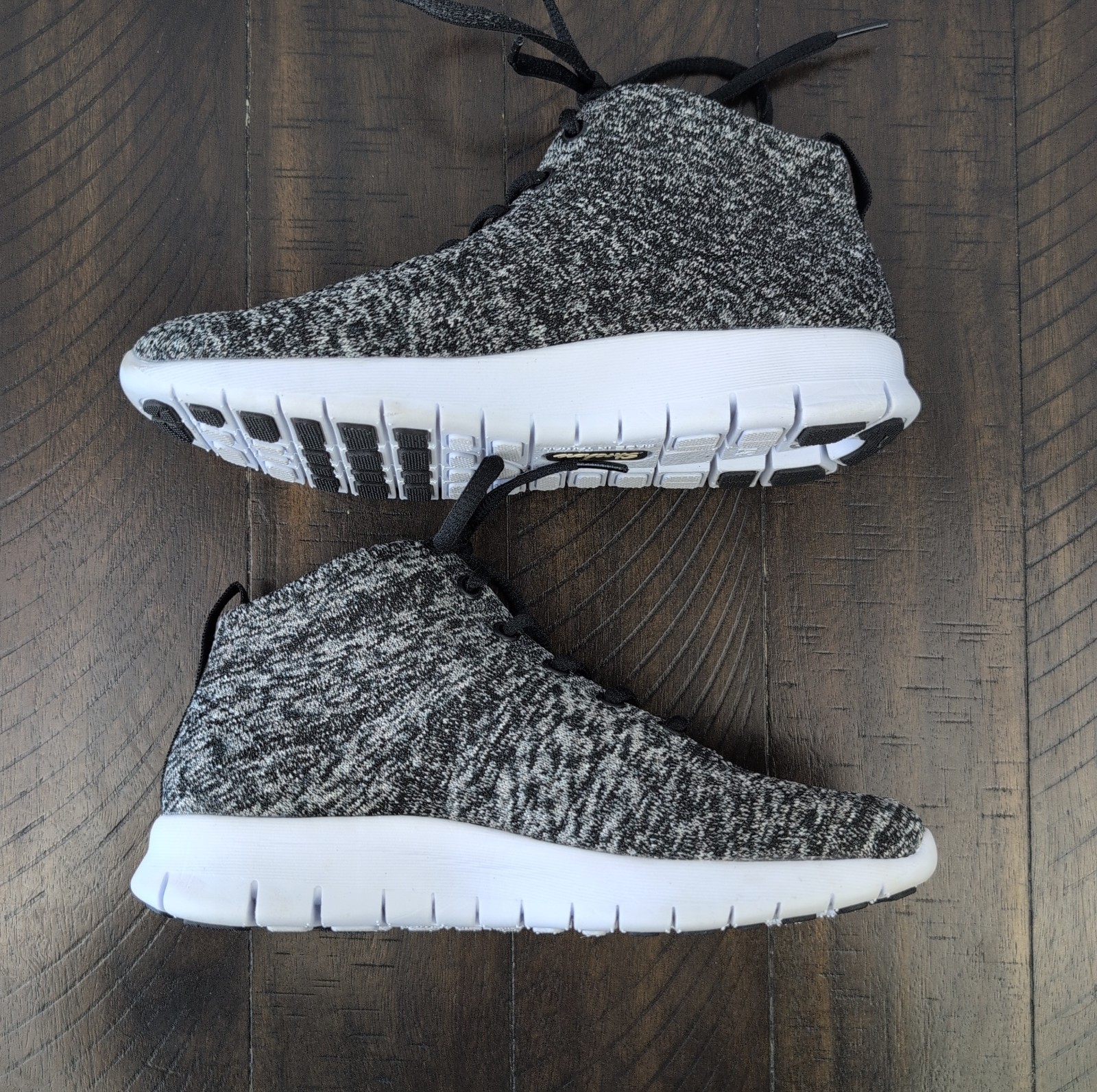 Skechers Black and White High Top Sneakers Lightwegiht Knit Womens Size 7