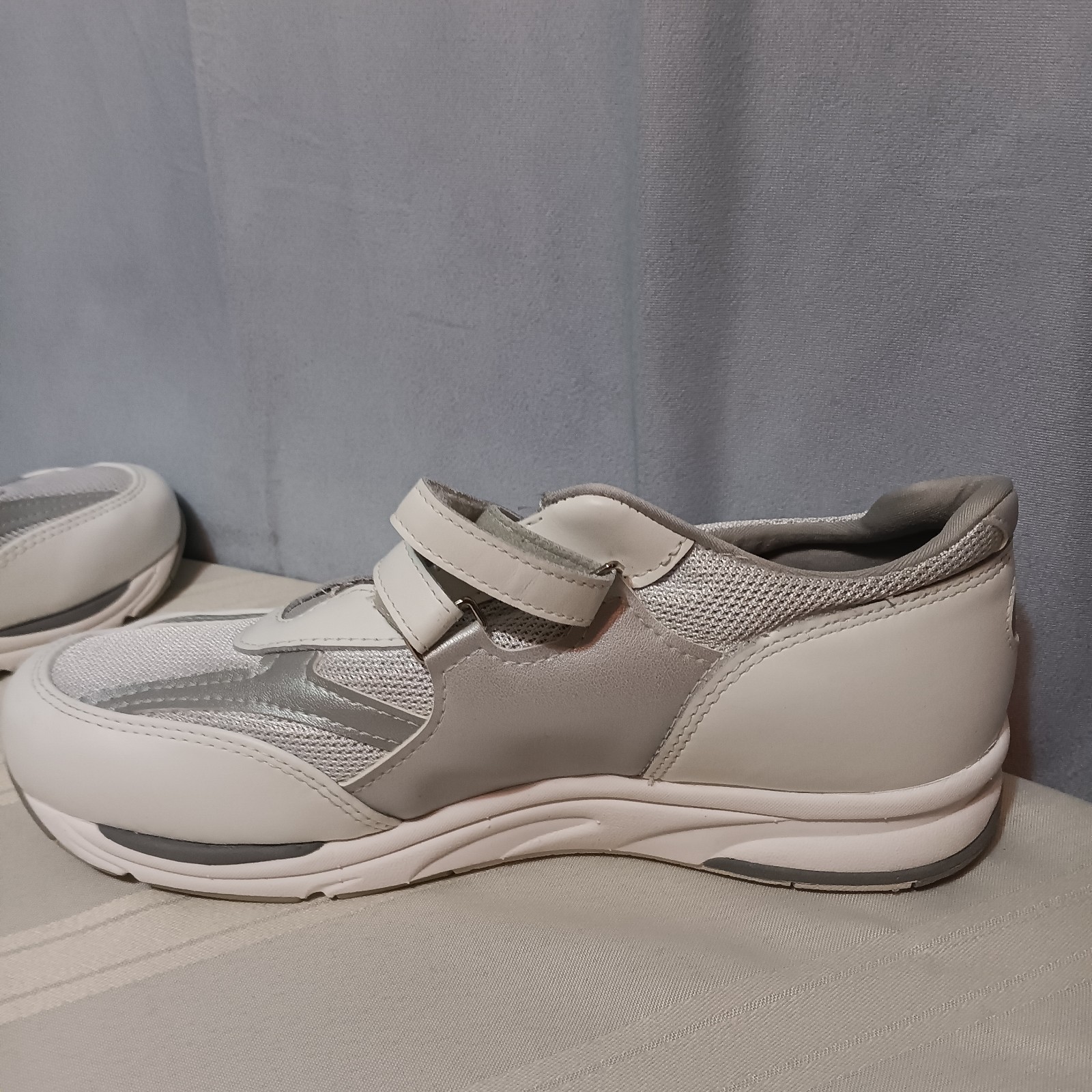 SAS TMV Shoes Women’s Size 10M White Leather Walking Adjustable Strap