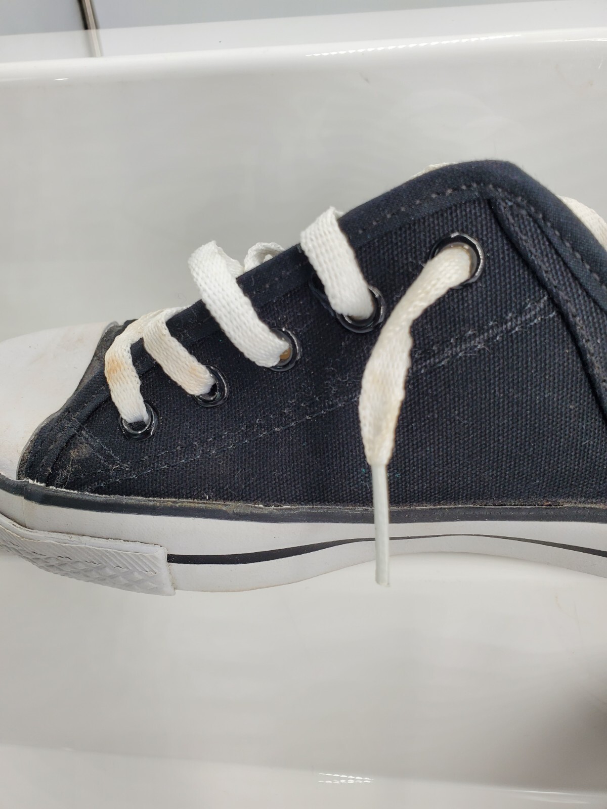 Genuine Tomy Takkies Sneakers Low Top Teens SZ 2 UK, 4 US Black
