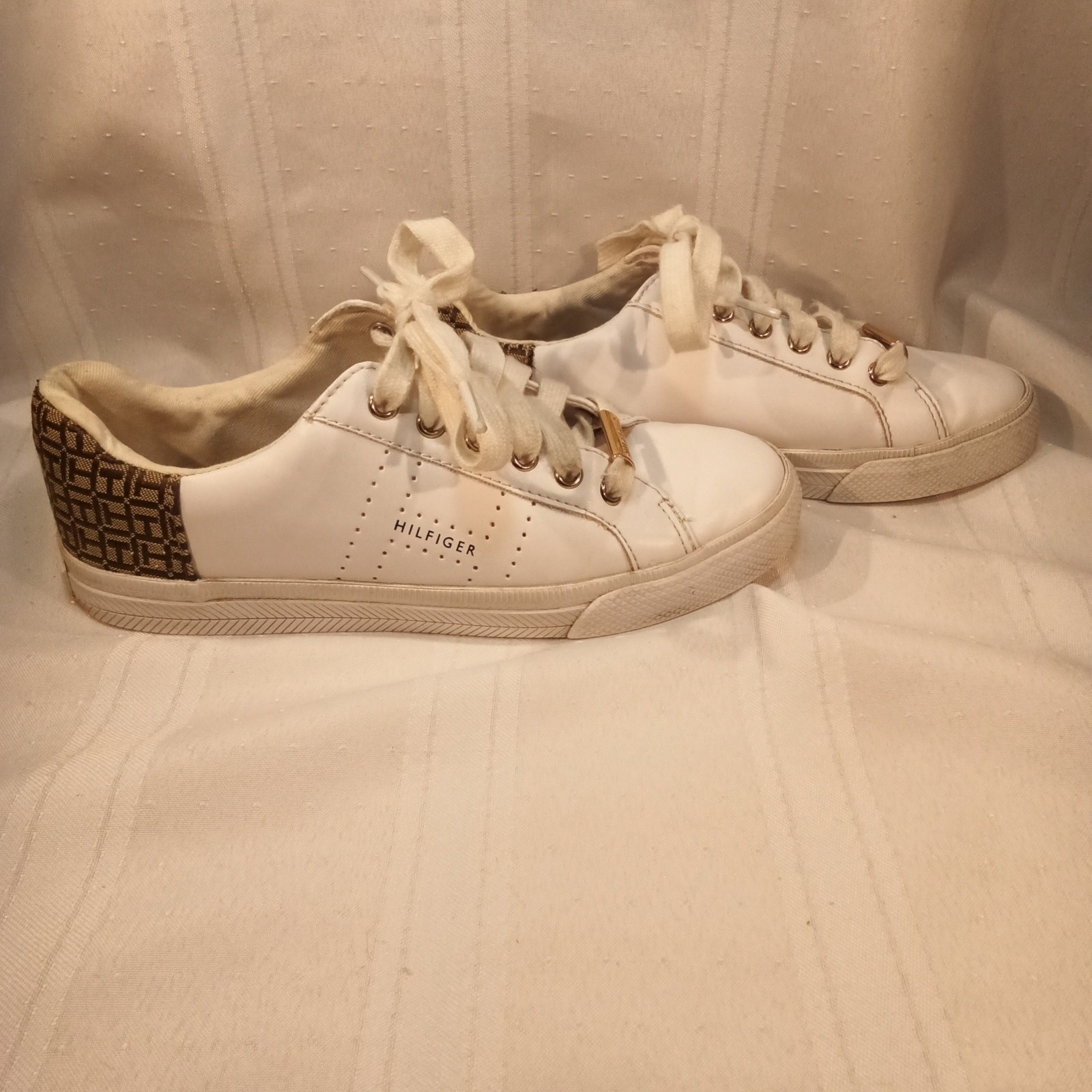 Women’s Tommy Hilfiger Signature Sneaker Size 5.5 M – White/Logo Panel