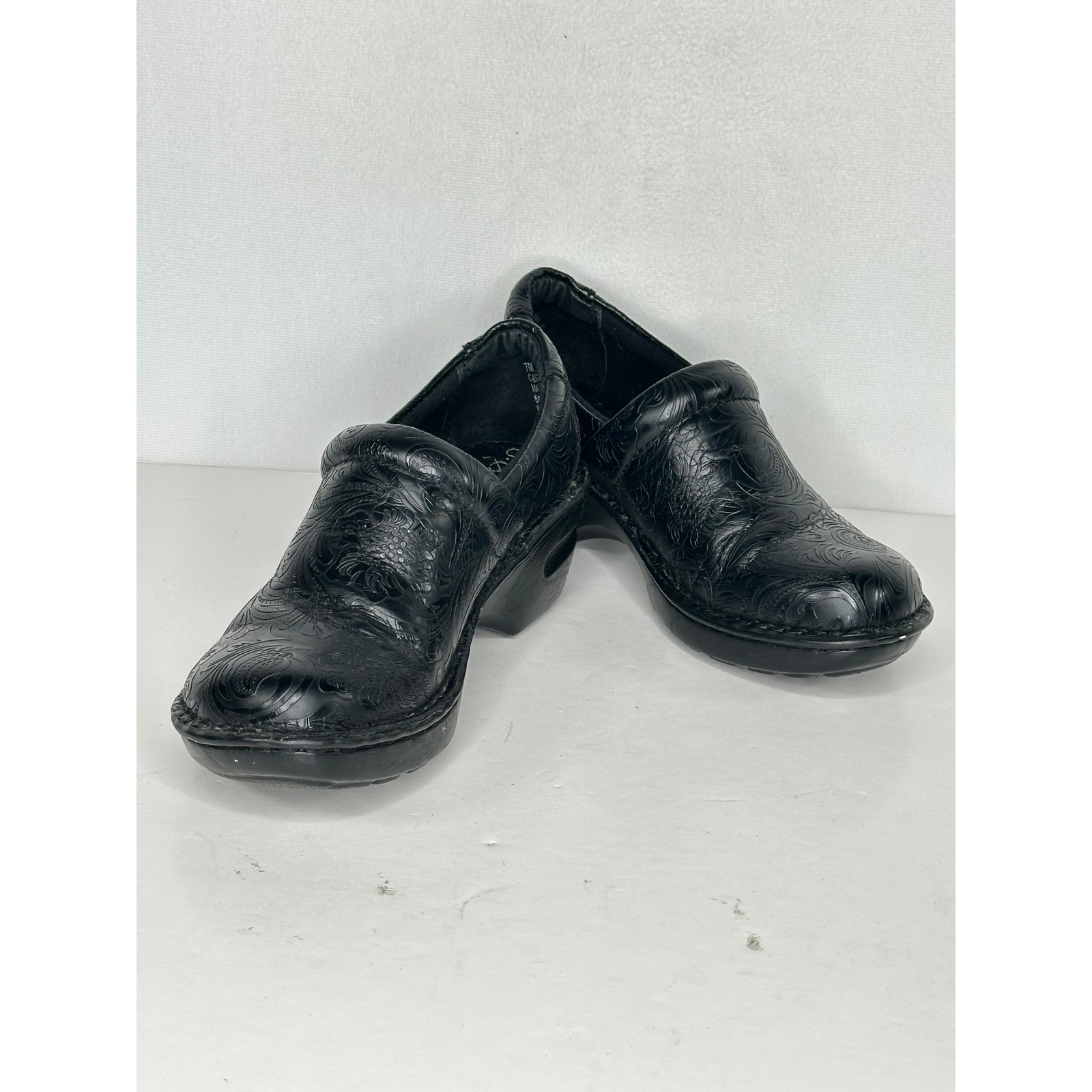 b.o.c. Born Concept Clogs Black Embossed Floral Paisley Bohemian Sz 7