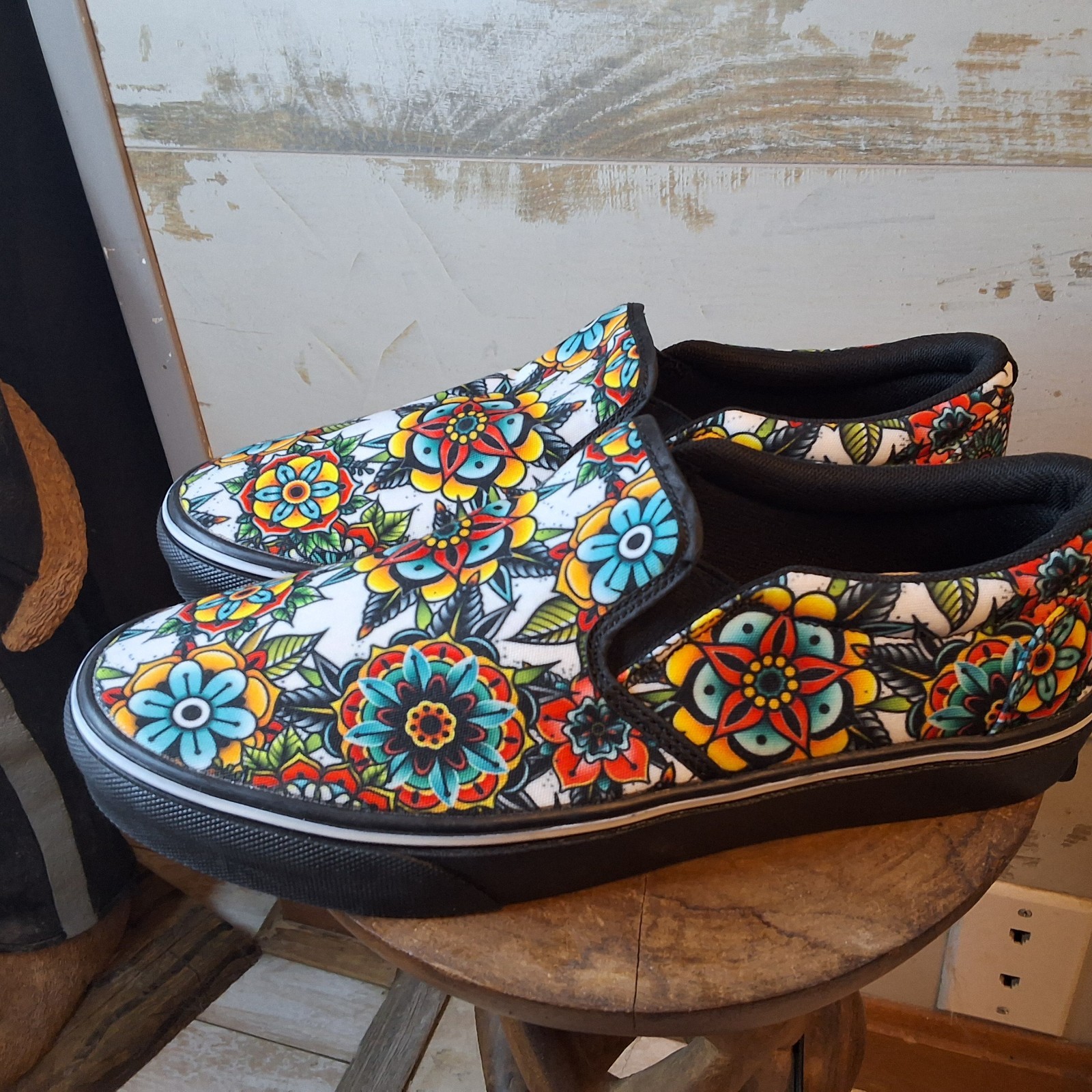 Brand New- RAAD SHOP Womans Slip On Multicolor Flowers Boho Shoes 8.5W