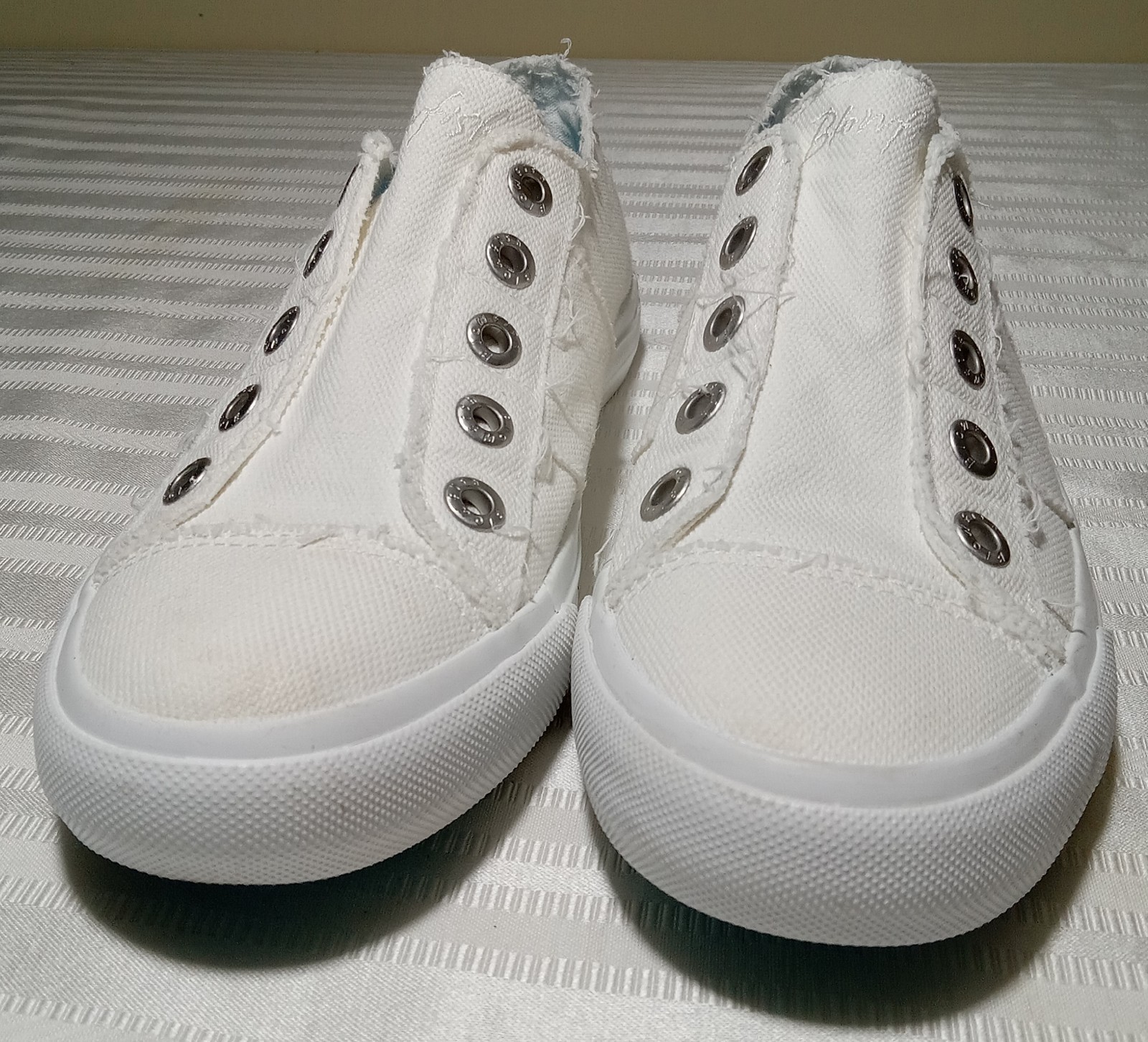 Blowfish Malibu Women’s Play, White Slip-On Sneaker, Size 7.5 M