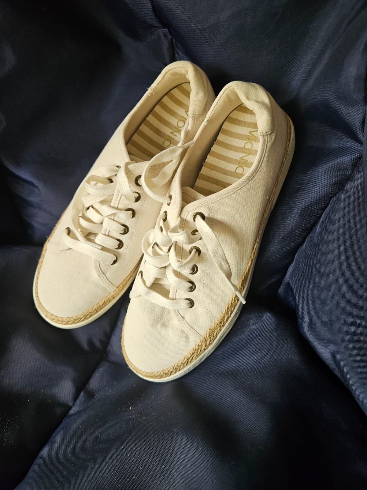 Vionic womens size 10 Hattie VS223 Ivory Color Casual Orthotic low-top sneaker