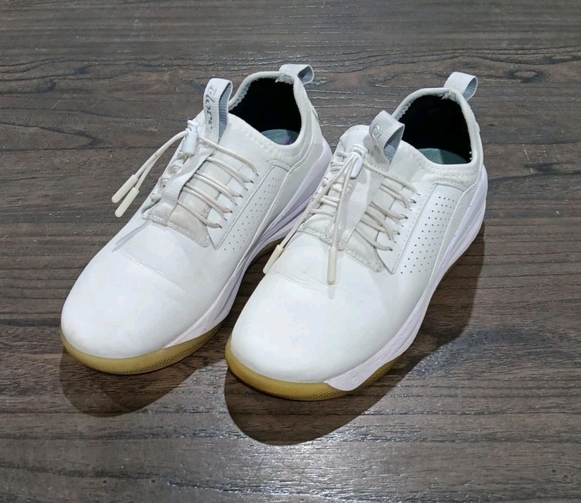 Clove Classic CL017 Women’s Size 8 White Drawstring Comfort Sneakers – Pre‑Owned