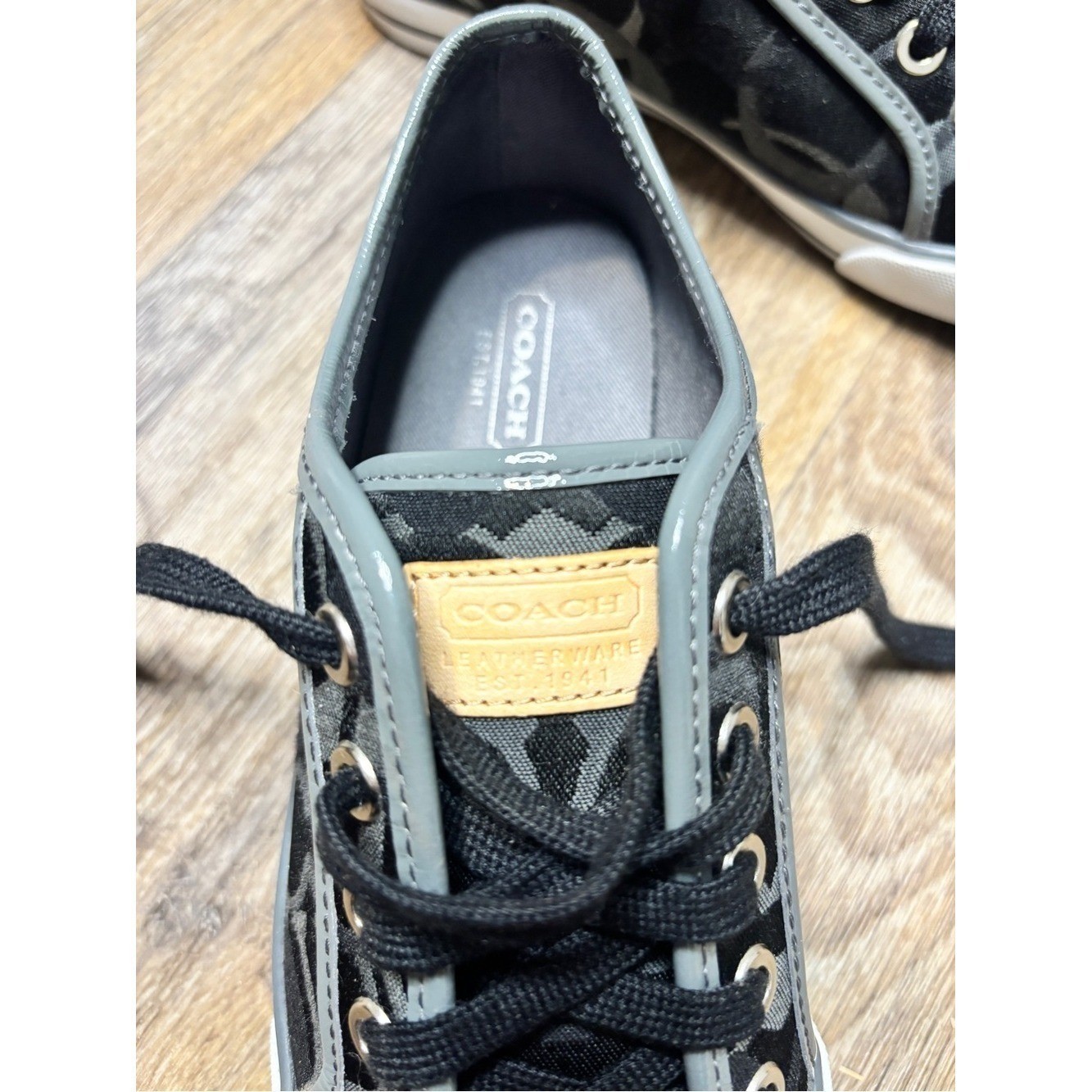 Coach Signature Canvas Lace Up Sneakers Black Gray Womens Size 7B Dee EUC