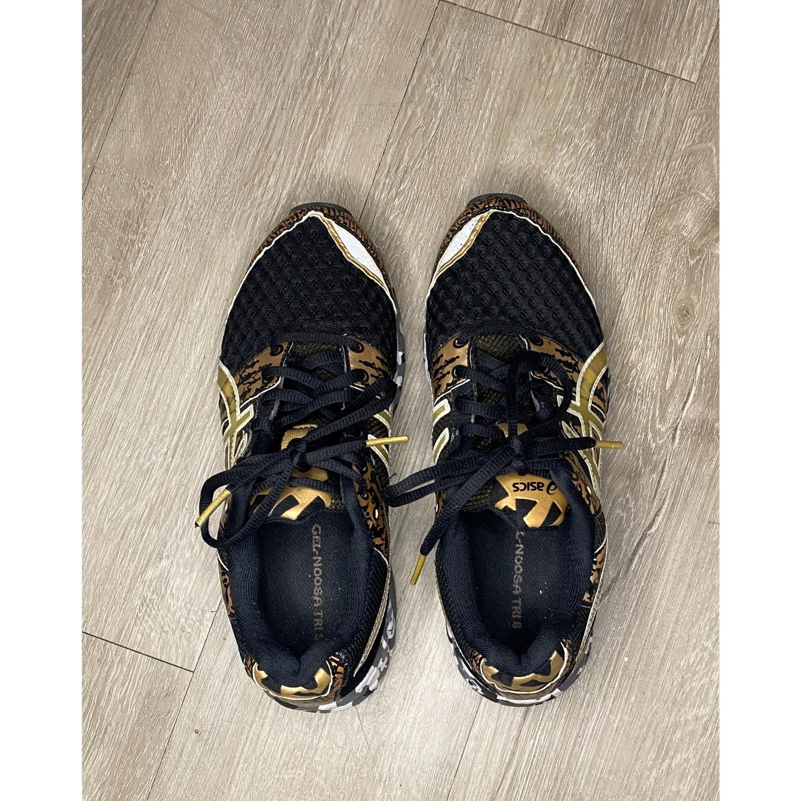 ASICS GEL-Noosa Tri 8 “Black/Gold Camo” T356N / C301N