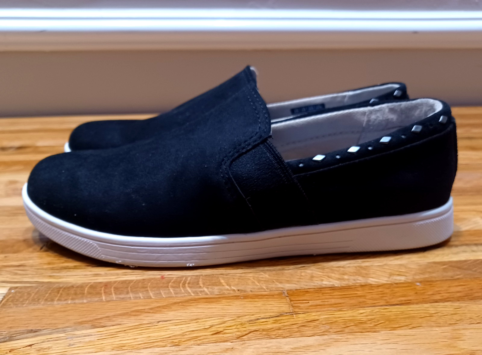 Spenco Santa Barbara Women’s Size 6 D Sneakers Rivet Slip-On Suede Shoes