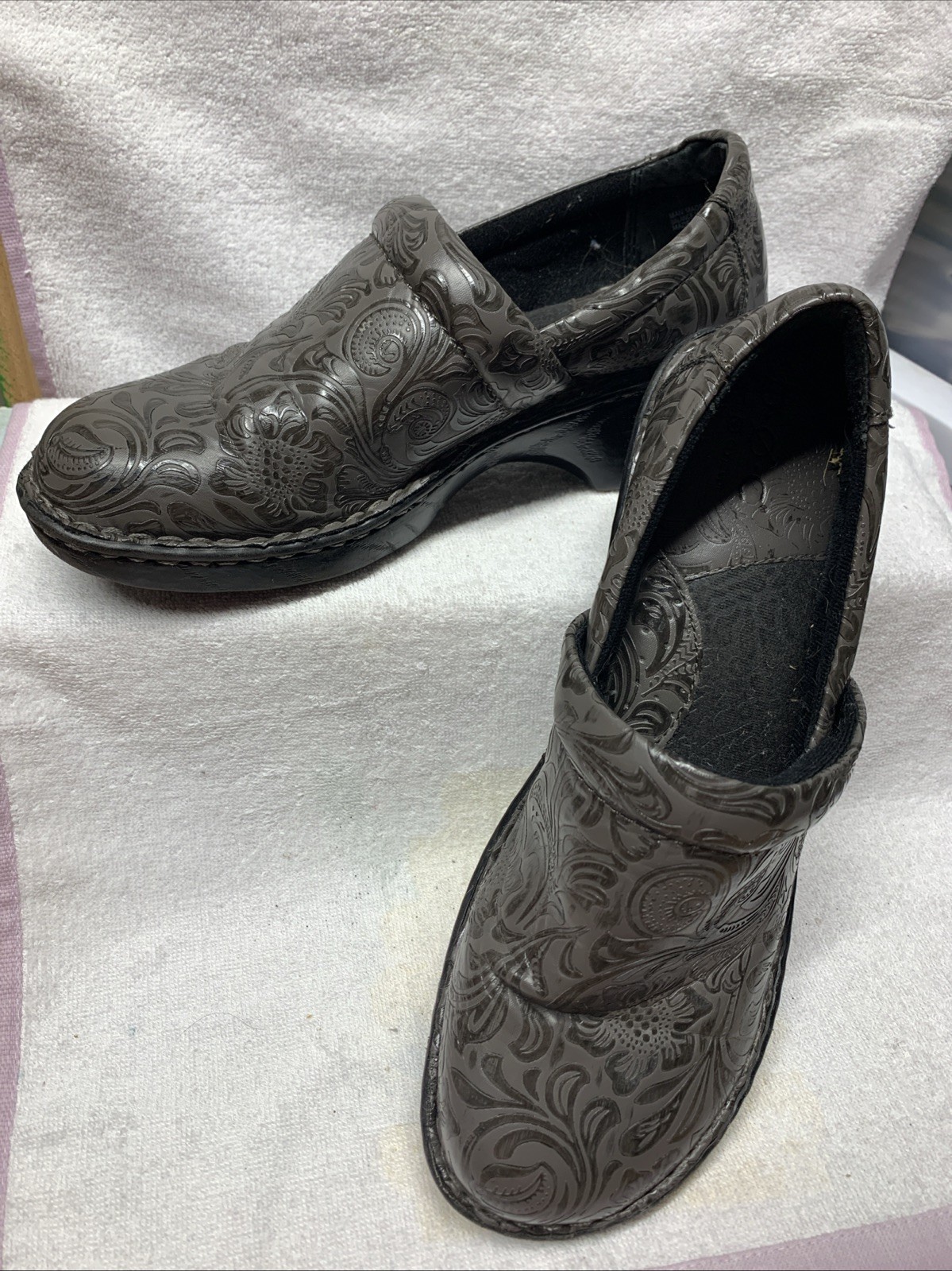 BOC Born Gray & Black Flower Print Clogs Nursing Women’s Size 10 M