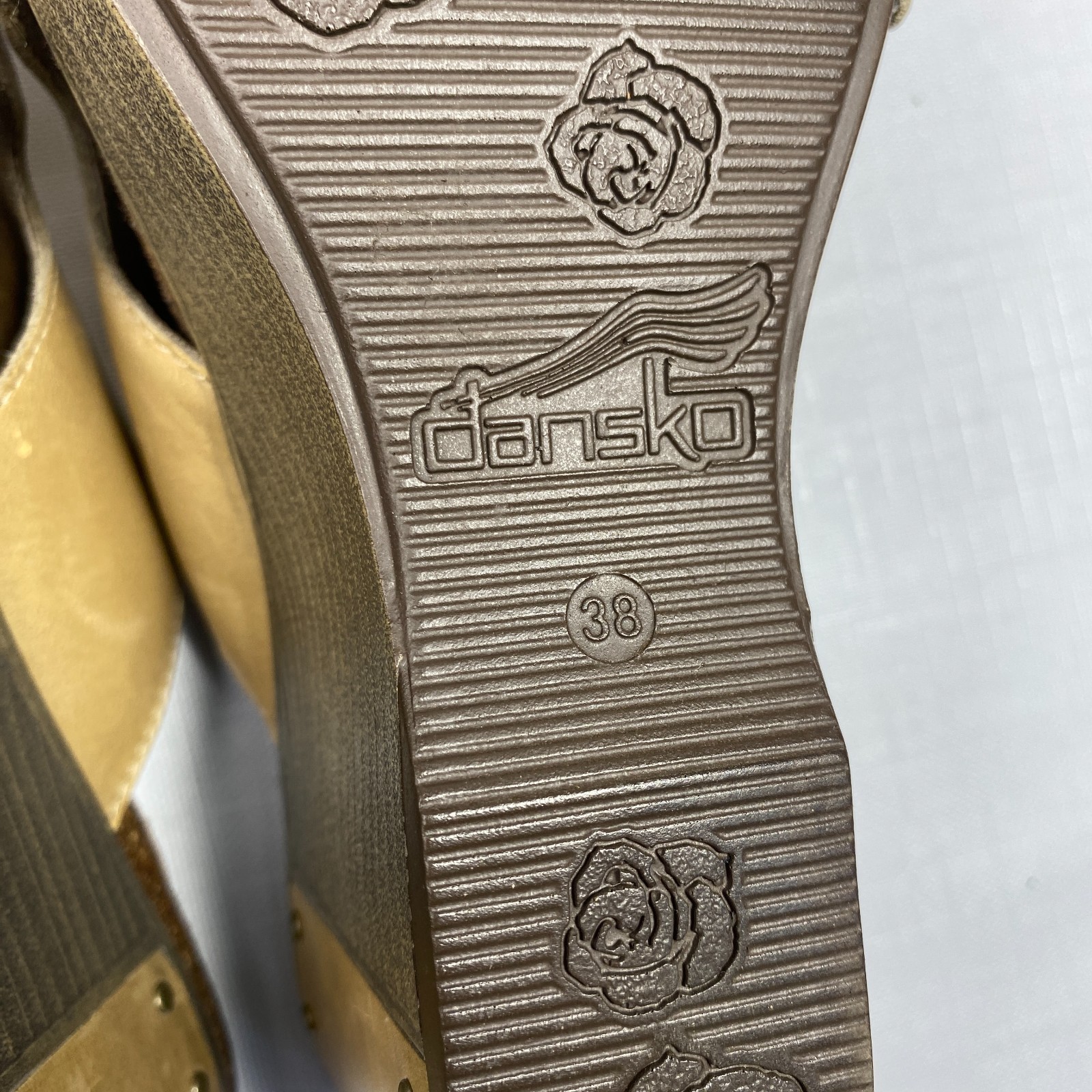 Dansko Tan Double Strap Wedge Heel Sandals! Leather Buckle Studded Sz 38 7.5 – 8
