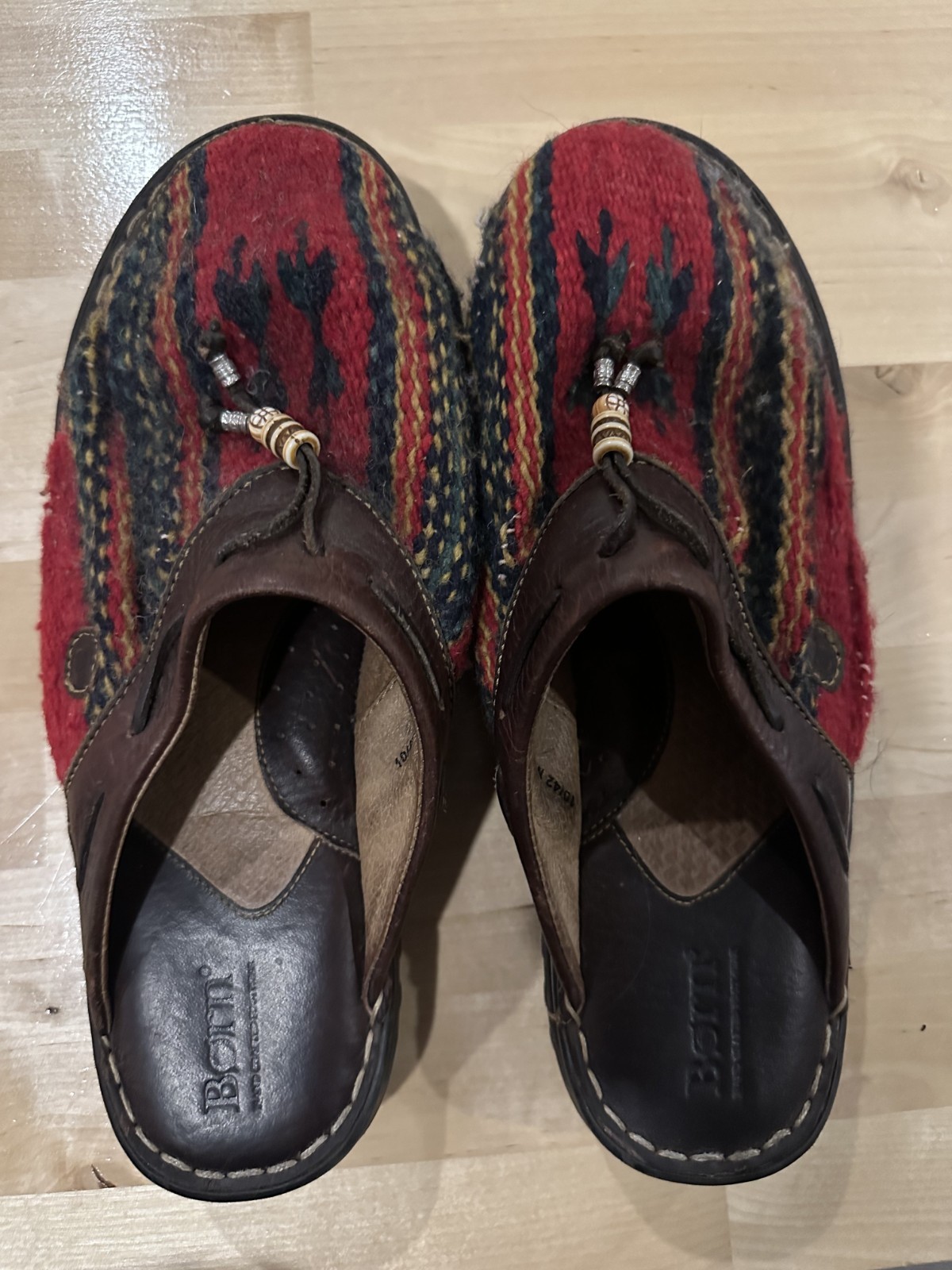 Born Slides/mules, women’s size 10/42, red woven aztec design