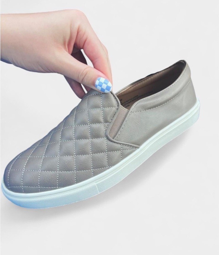 Cushionaire Reena Women’s Gray Quilted Cushioned Comfort Slip-On Shoes 9.5W