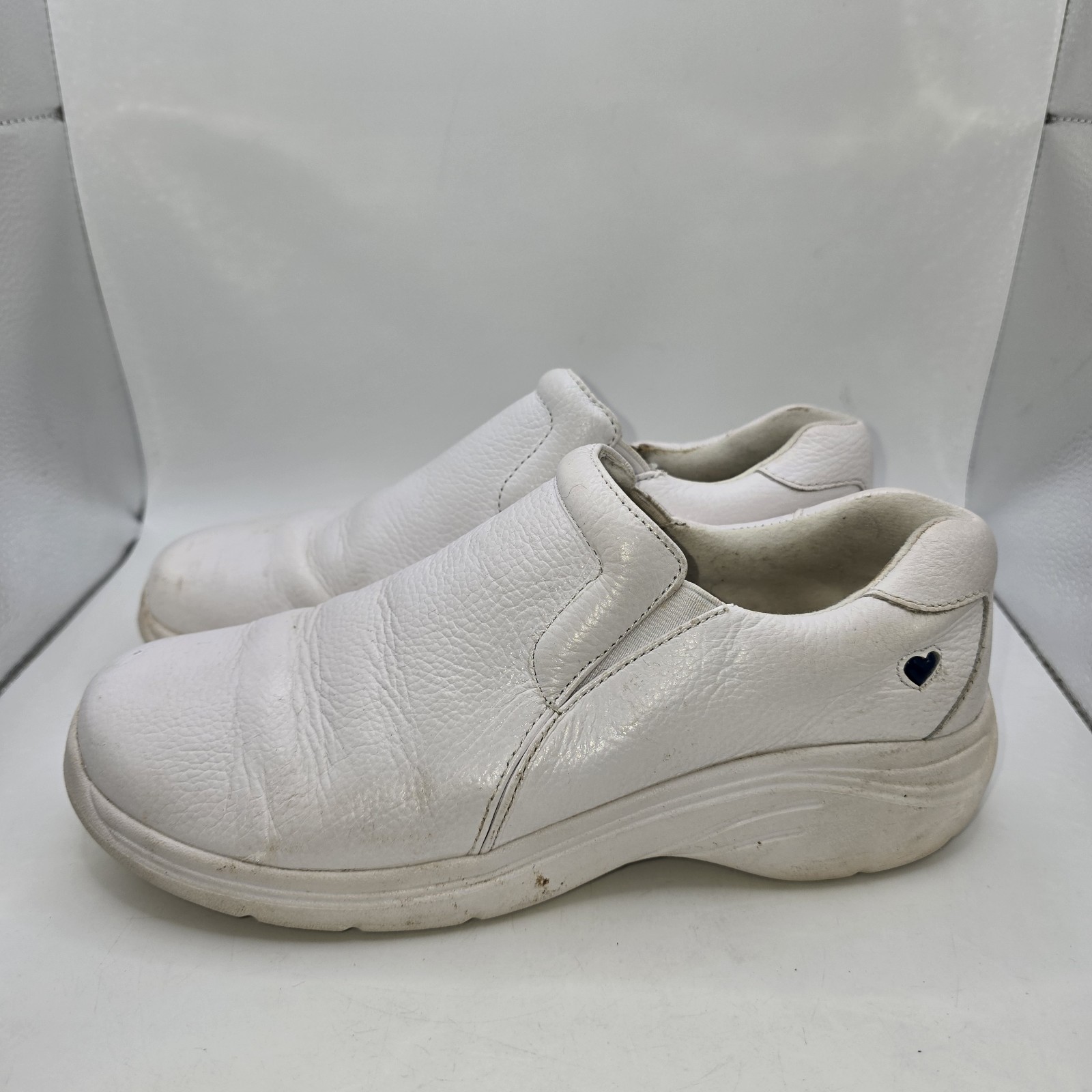 Nurse Mates Women’s Dove, White Slip-On Shoes, Size 8.5M.
