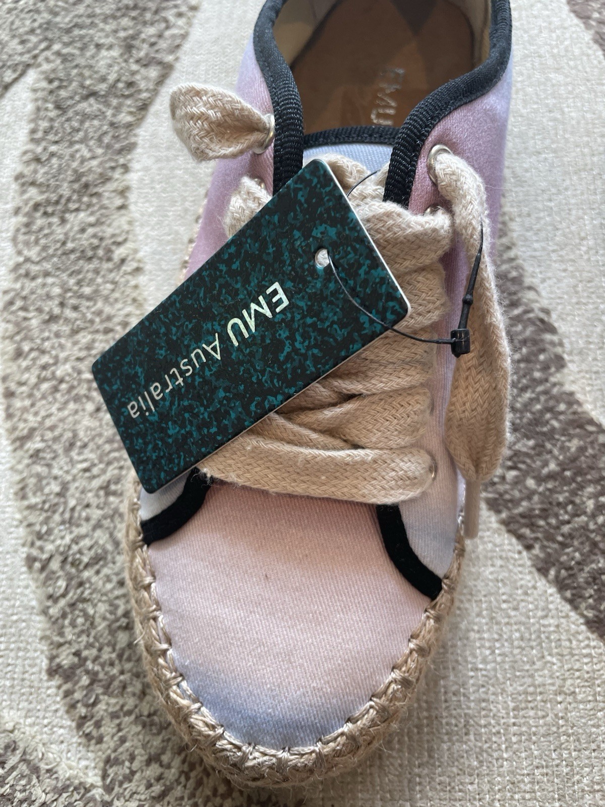 NWT EMU Agonis Pastel Ombré Slip In Tennis Shoes Women’s 6