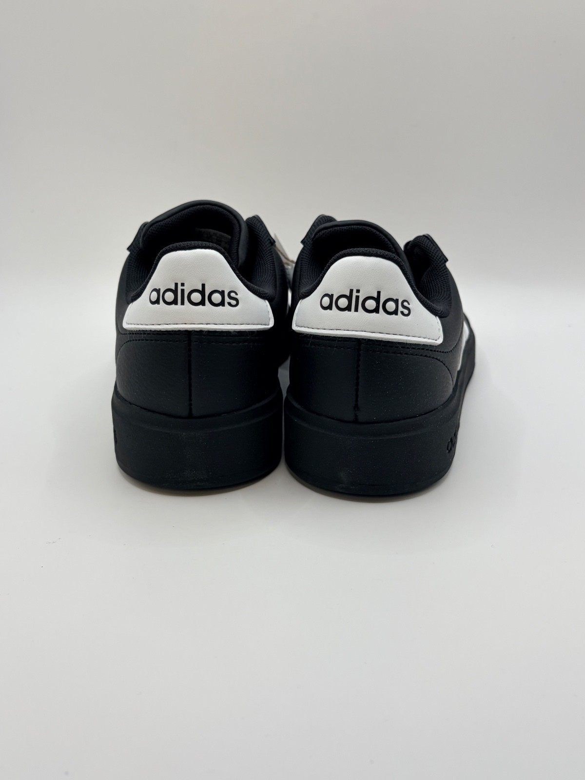 Adidas Grand Court 2.0 Women’s Black and White Sneakers Size 5 US