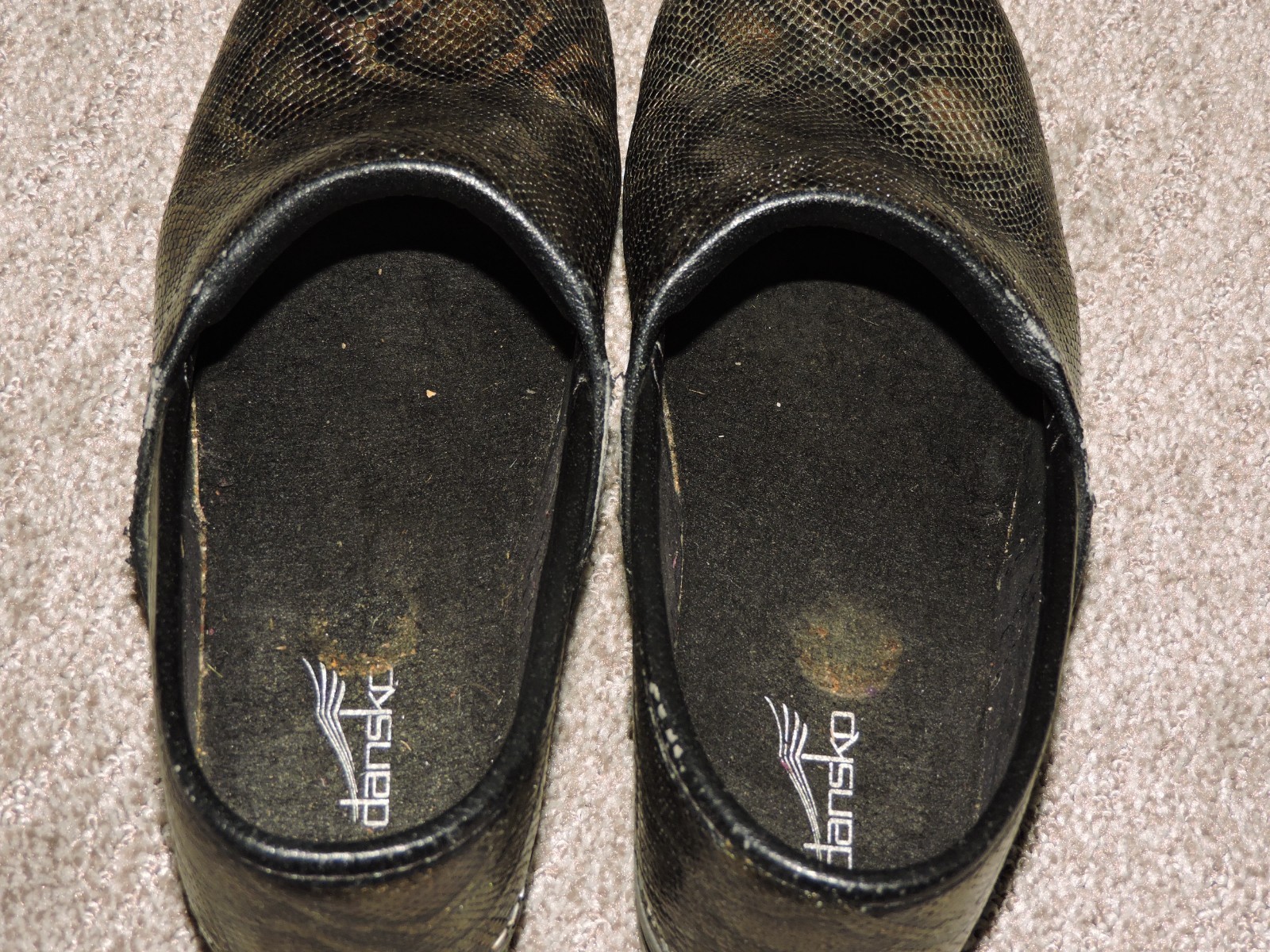 Dansko SZ 39 clogs textured blk/bronze snake print notice flaws on the edges