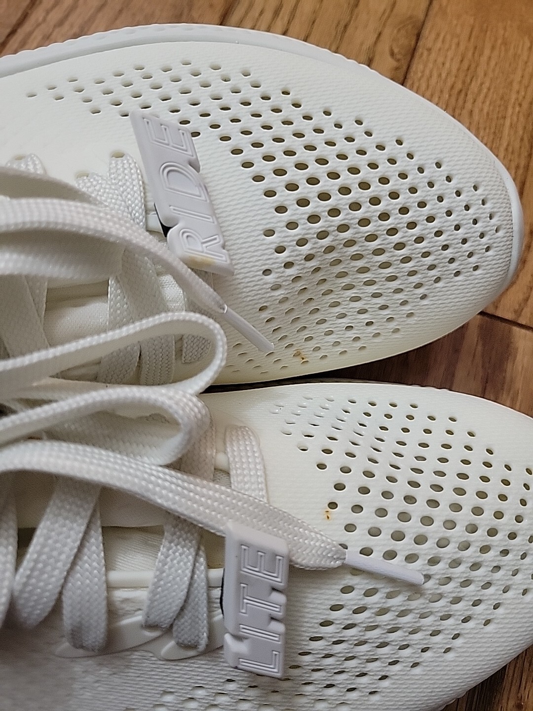 Crocs LiteRide 360 Pacer Sneakers Shoes Women’s Size 9 Ivory 206705