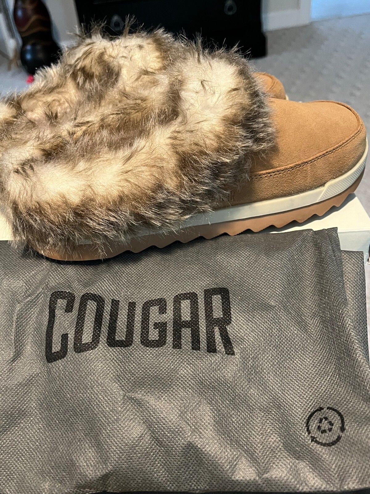 Cougar water repellent tan suede slip-on Leeza clogs size 9 New with box