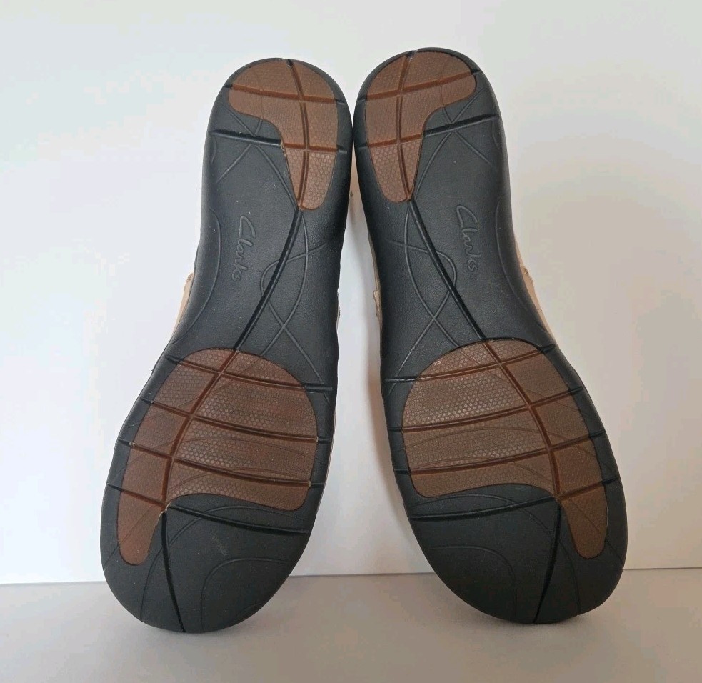 Tan Nubuck Comfort Loafers Clarks Un Loop Stride 10M Nougat Store Return EUC
