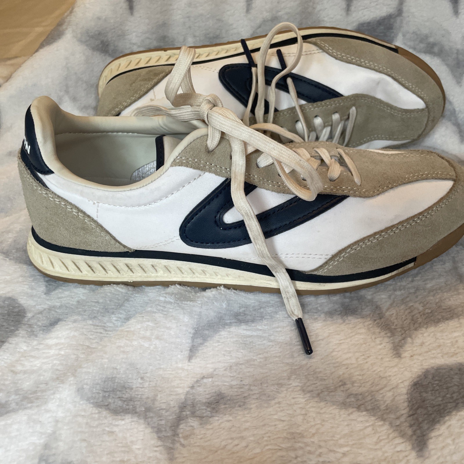 Tretorn Kristine Women’s Size 8M White with Blue Trim Used In Great Condition