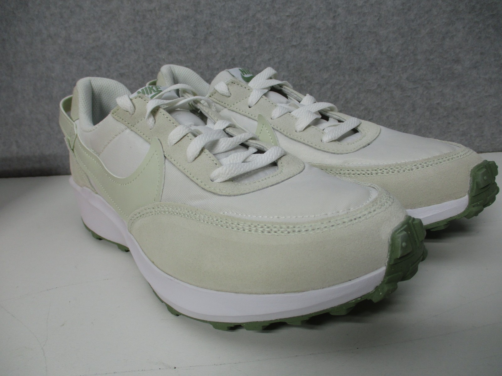 Nike Waffle Debut Casual White Sea Glass Oil Green/Beige Shoes Womens Sz 10