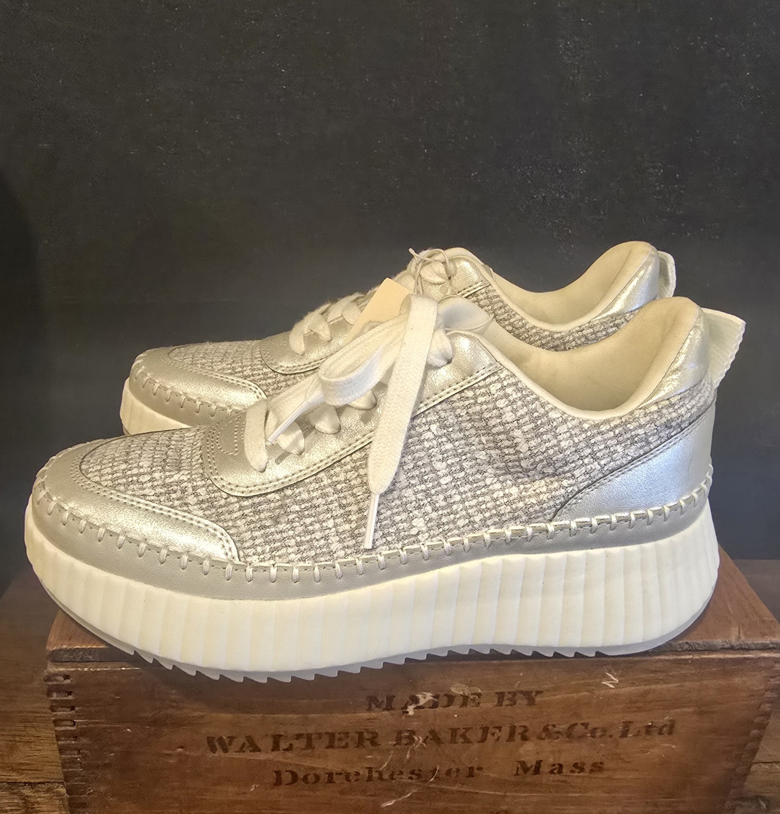 Universal Thread Womens Silver Persephone Sneakers Memory Foam Sz 9 New w Tags