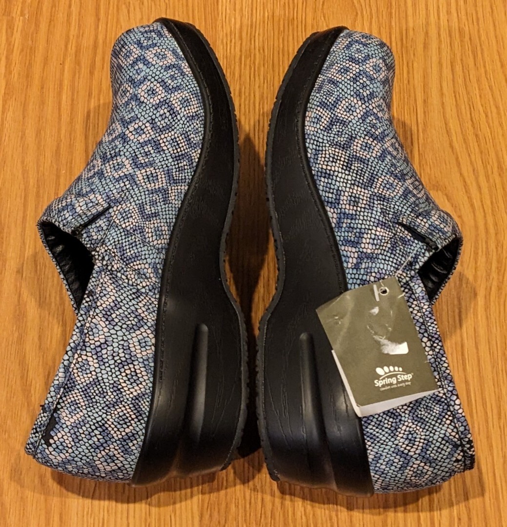NWOB Spring Step Clog Professional Work Shoes NEPPIE Blue Spotted – 9
