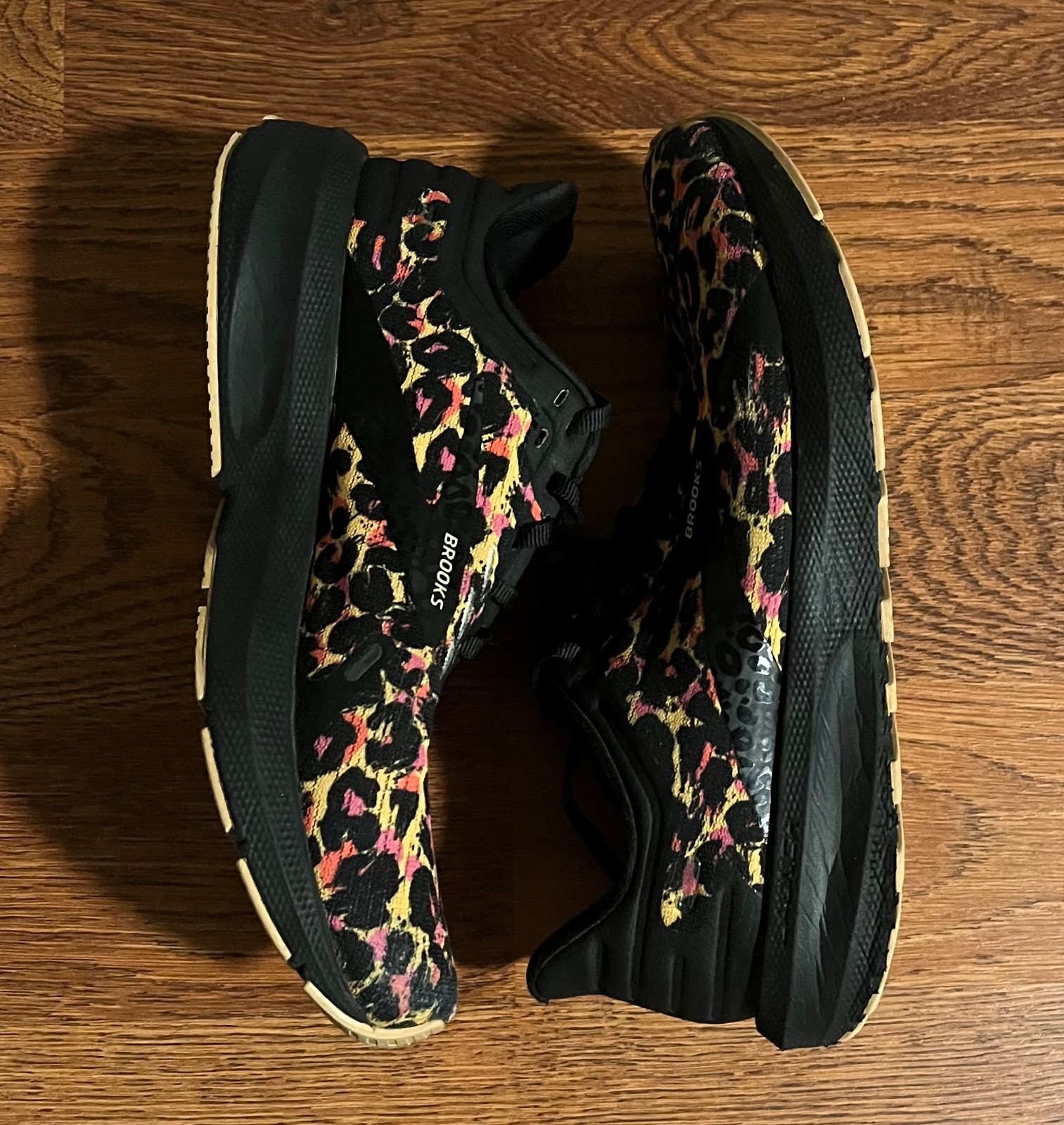 Brooks Running Shoes Size 9 Leopard Print