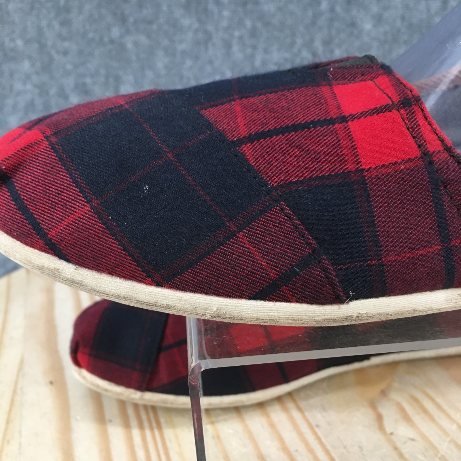 Toms Classic Shoes Womens 11 Slip On Casual Comfort Low Top Flat Plaid Red Black
