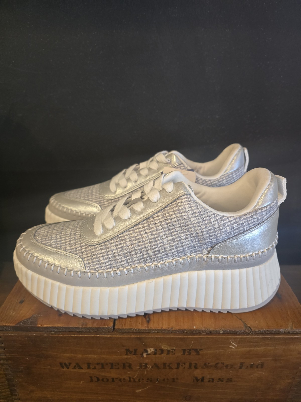 Universal Thread Womens Silver Persephone Sneakers Memory Foam Sz 8.5 New w Tags
