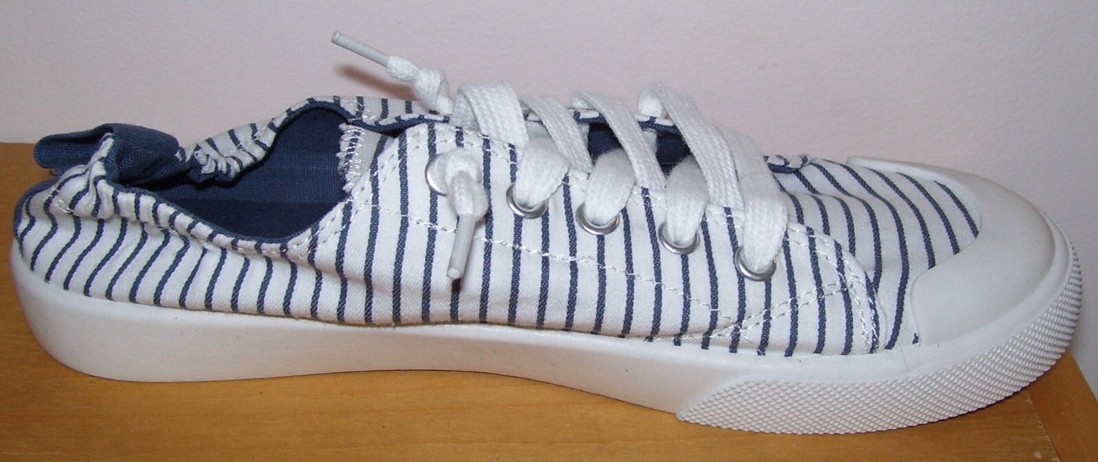 Magellan Outdoors Blue White Stripe Scrunch Back Slip on Shoes Sneakers 9B