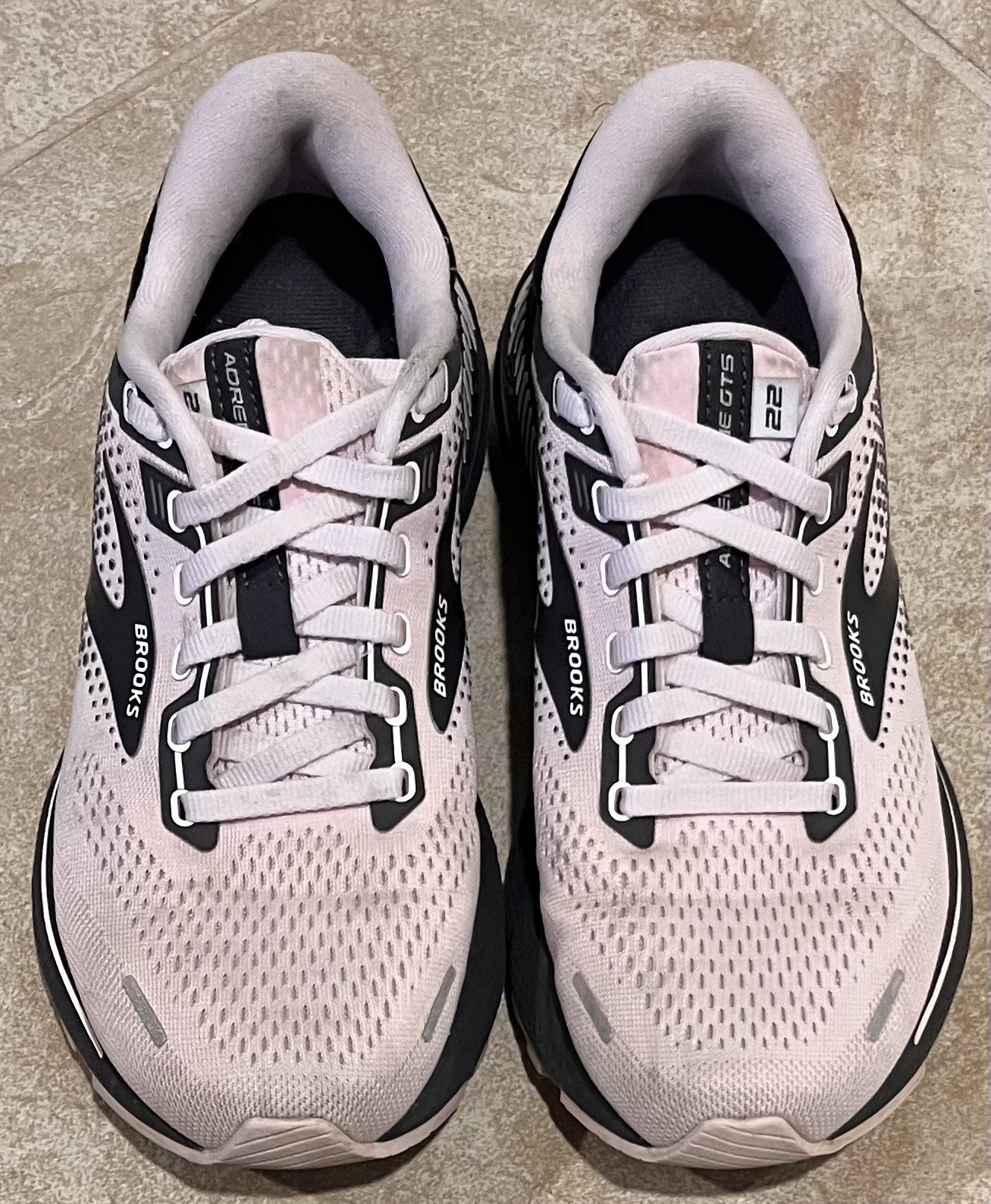 Brooks Adrenaline GTS 22 Womens Shoes Sz 7.5 B Pink Blackened Pearl Sneakers