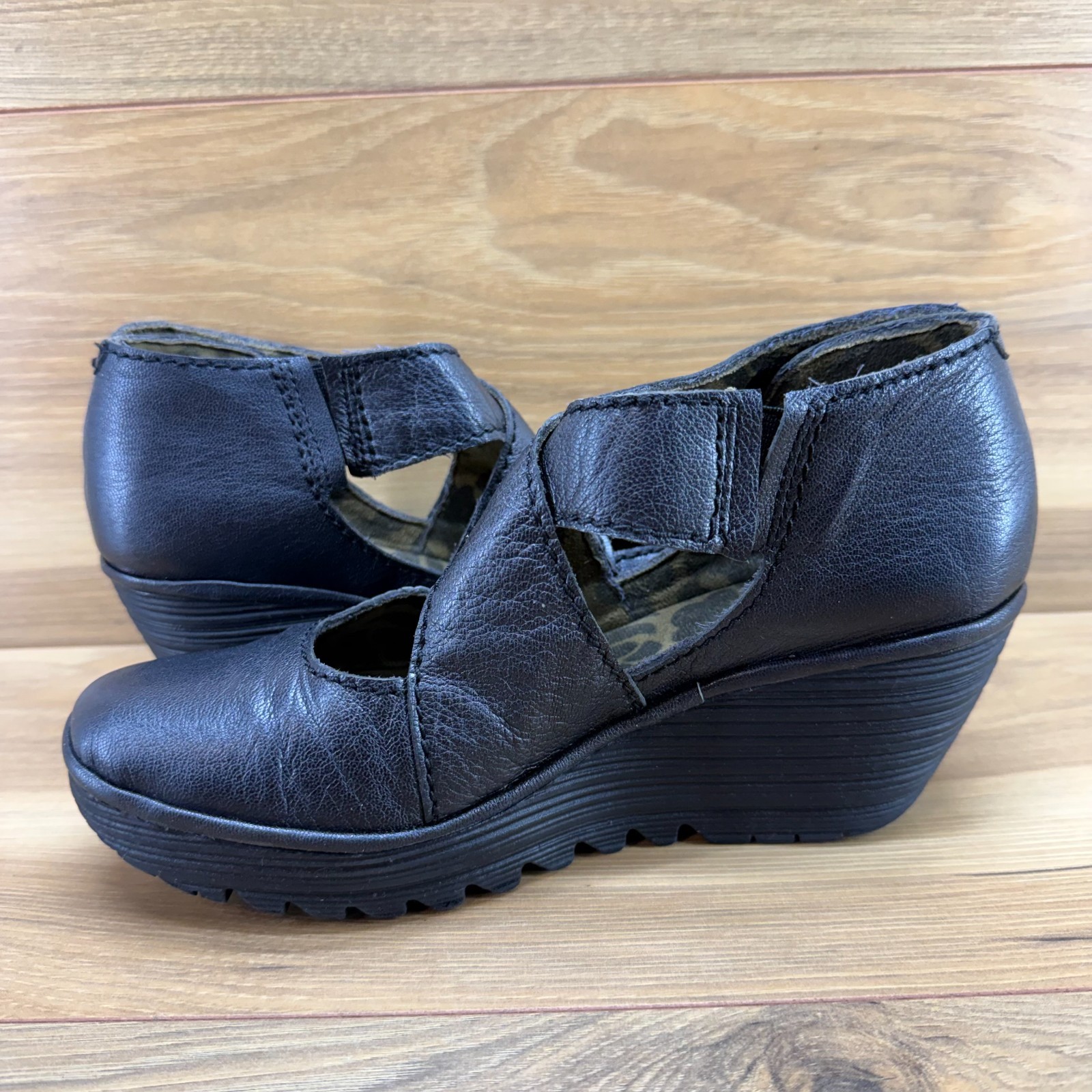 FLY LONDON Yogo Crossover Wedge Pumps 9 EU 39 Dark Pewter Walking Comfort