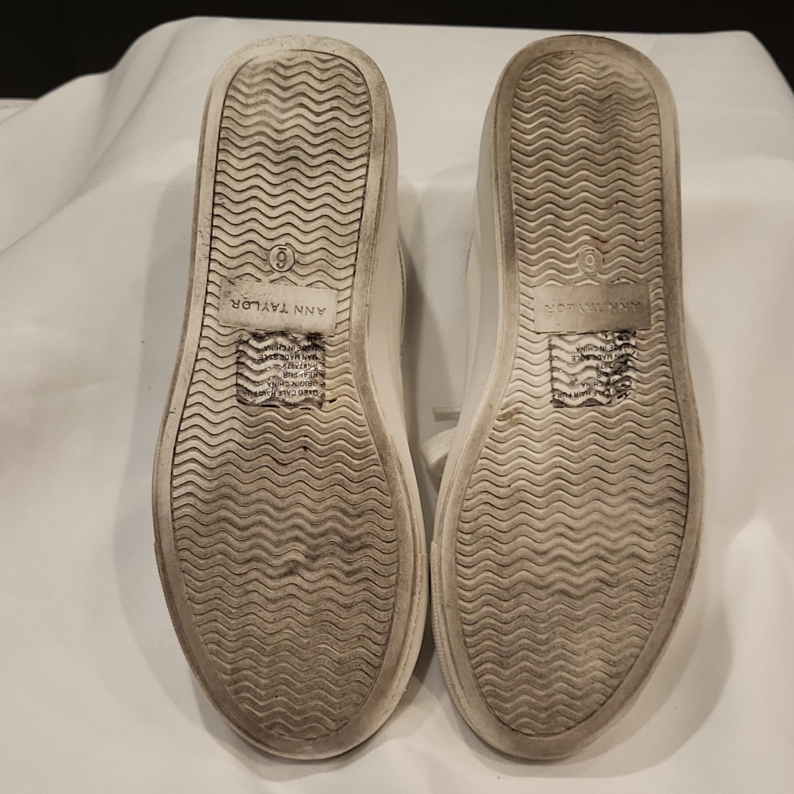 Ann Taylor LOFT Leather Low Top Lace-Up Sneaker White/Green Spotted Casual