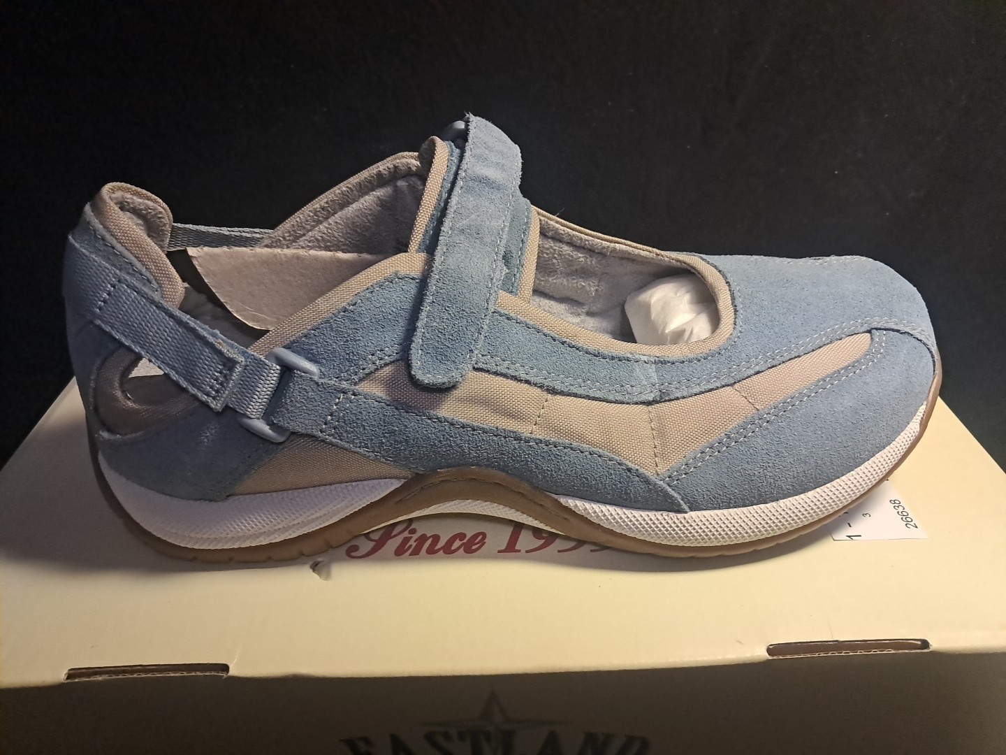 New Eastland Venus Sky Blue Suede Blue And White Women’s Shoes 9.5 wide